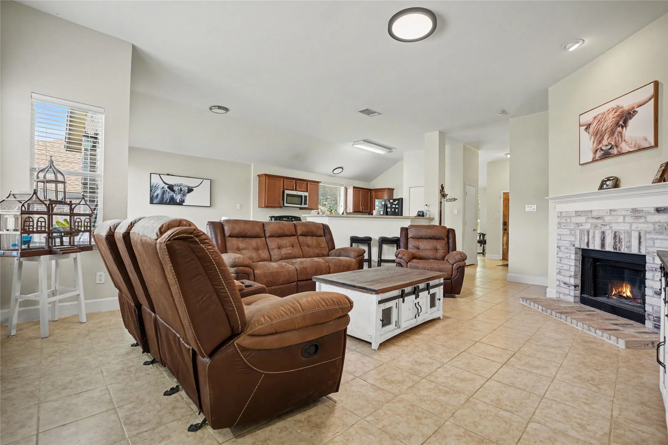 Single Family Residence For Sale in Dallas County , 1333 Illinois Avenue, Lancaster, Texas 75134, 3 Bedroom, 2 Bathroom, Garage spaces, 1,788 Sqft, built in 2006, mls#21360224, Real Estate Agent in Lancaster, Homes For Sale in Dallas county, Homes For Sale in Lancaster, Realtor in Lancaster Texas, Real Estate Brokerage Independent Realty Texas, Luminita Cordes Realtor