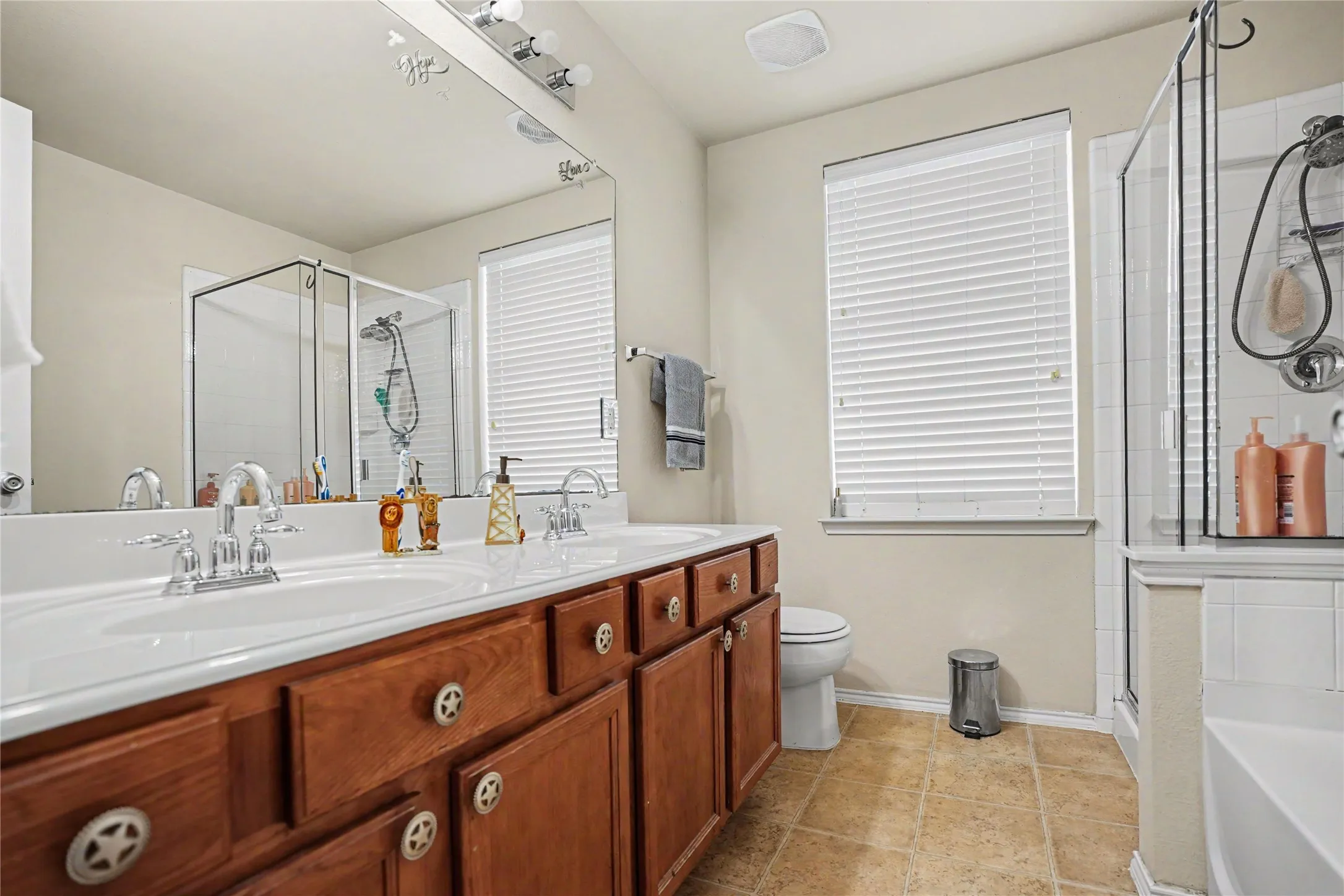 Single Family Residence For Sale in Dallas County , 1333 Illinois Avenue, Lancaster, Texas 75134, 3 Bedroom, 2 Bathroom, Garage spaces, 1,788 Sqft, built in 2006, mls#21360224, Real Estate Agent in Lancaster, Homes For Sale in Dallas county, Homes For Sale in Lancaster, Realtor in Lancaster Texas, Real Estate Brokerage Independent Realty Texas, Luminita Cordes Realtor