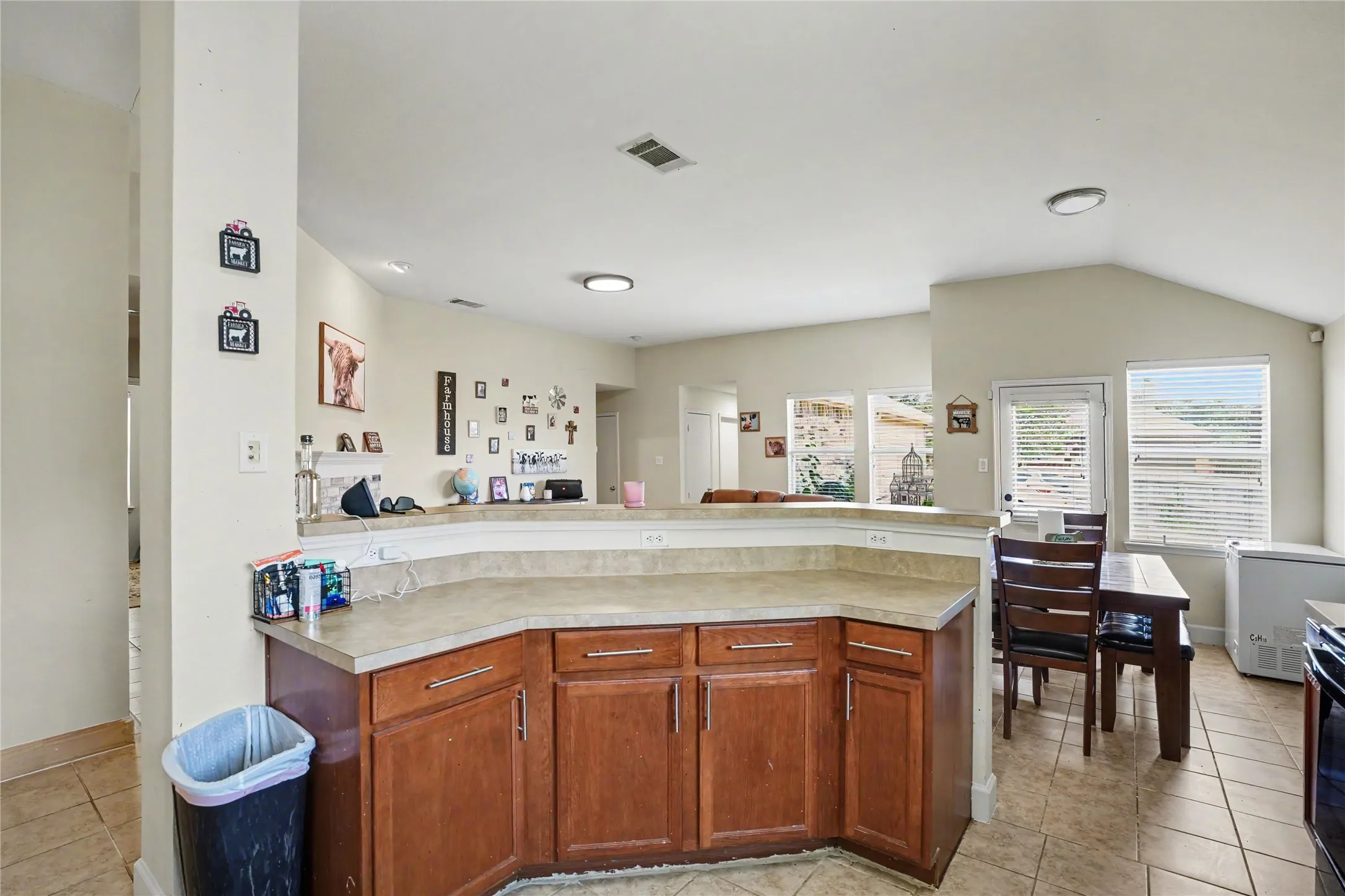 Single Family Residence For Sale in Dallas County , 1333 Illinois Avenue, Lancaster, Texas 75134, 3 Bedroom, 2 Bathroom, Garage spaces, 1,788 Sqft, built in 2006, mls#21360224, Real Estate Agent in Lancaster, Homes For Sale in Dallas county, Homes For Sale in Lancaster, Realtor in Lancaster Texas, Real Estate Brokerage Independent Realty Texas, Luminita Cordes Realtor