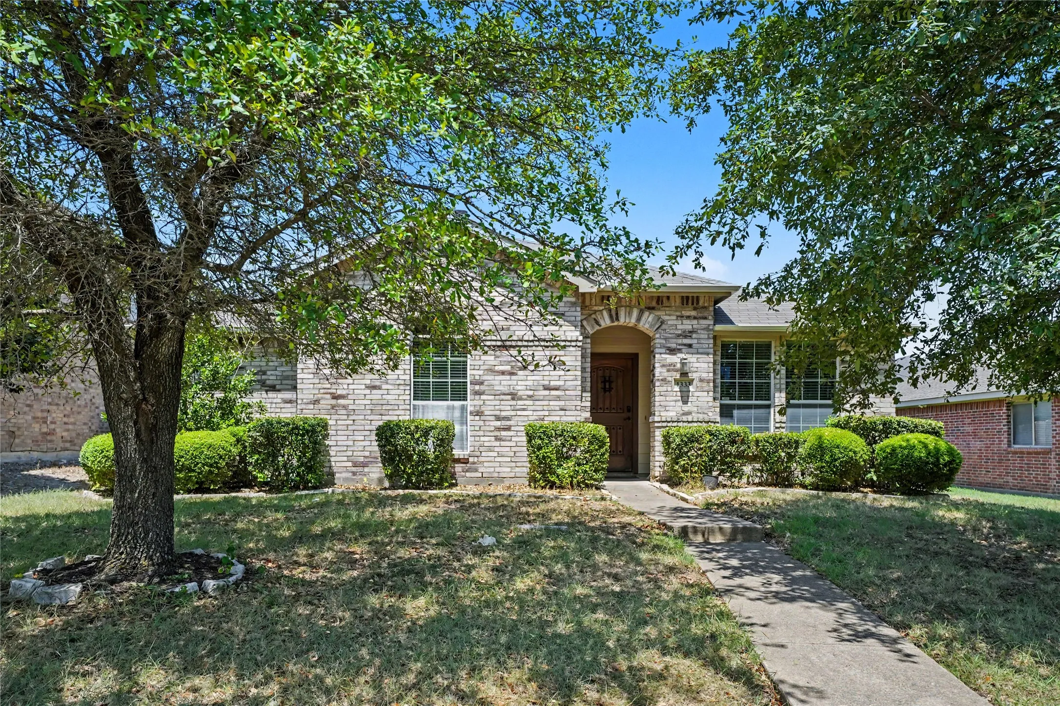 Single Family Residence For Sale in Dallas County , 1333 Illinois Avenue, Lancaster, Texas 75134, 3 Bedroom, 2 Bathroom, Garage spaces, 1,788 Sqft, built in 2006, mls#21360224, Real Estate Agent in Lancaster, Homes For Sale in Dallas county, Homes For Sale in Lancaster, Realtor in Lancaster Texas, Real Estate Brokerage Independent Realty Texas, Luminita Cordes Realtor