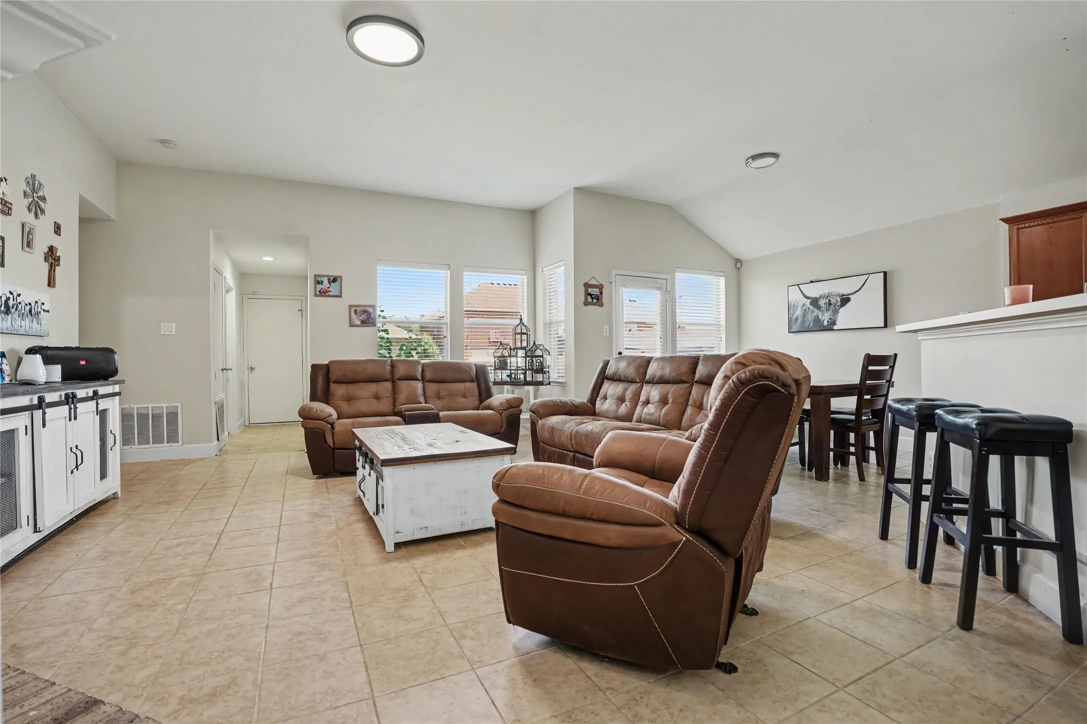 Single Family Residence For Sale in Dallas County , 1333 Illinois Avenue, Lancaster, Texas 75134, 3 Bedroom, 2 Bathroom, Garage spaces, 1,788 Sqft, built in 2006, mls#21360224, Real Estate Agent in Lancaster, Homes For Sale in Dallas county, Homes For Sale in Lancaster, Realtor in Lancaster Texas, Real Estate Brokerage Independent Realty Texas, Luminita Cordes Realtor