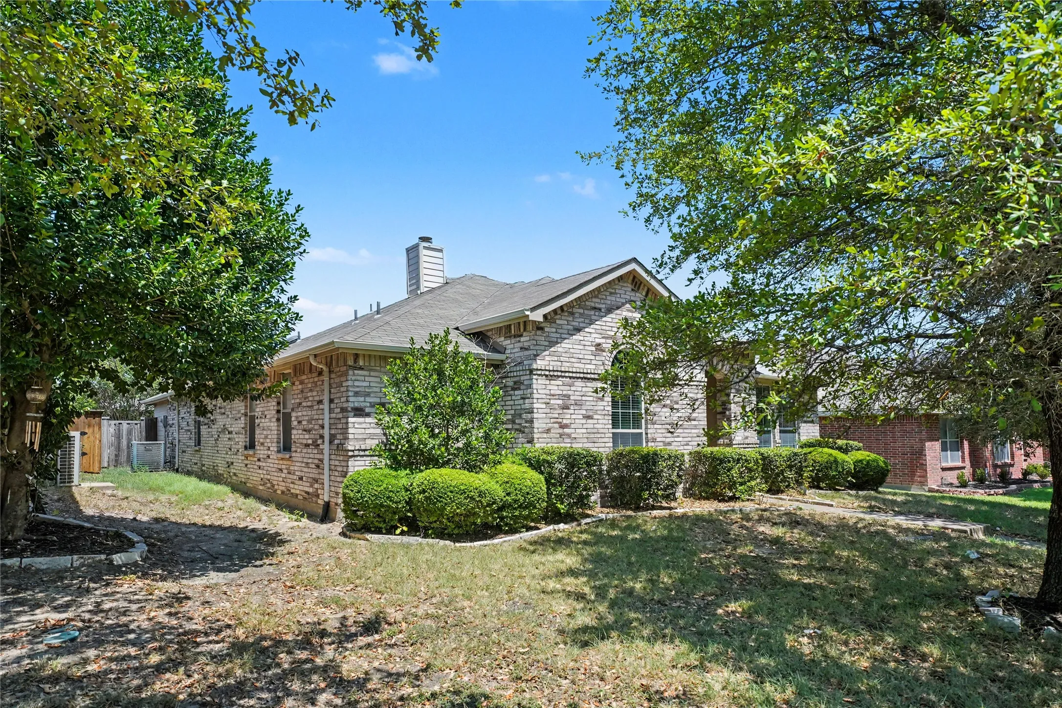 Single Family Residence For Sale in Dallas County , 1333 Illinois Avenue, Lancaster, Texas 75134, 3 Bedroom, 2 Bathroom, Garage spaces, 1,788 Sqft, built in 2006, mls#21360224, Real Estate Agent in Lancaster, Homes For Sale in Dallas county, Homes For Sale in Lancaster, Realtor in Lancaster Texas, Real Estate Brokerage Independent Realty Texas, Luminita Cordes Realtor