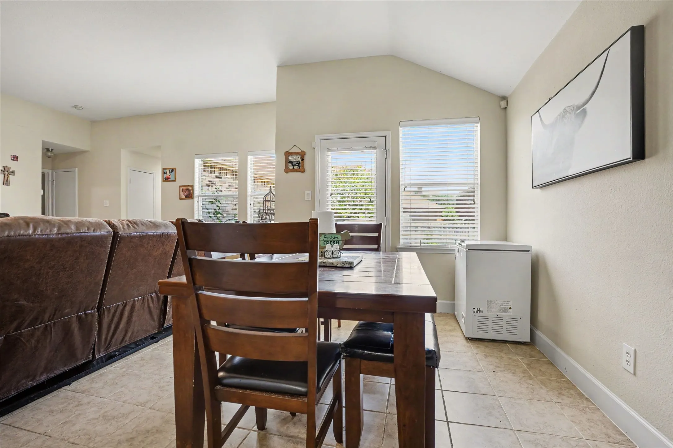 Single Family Residence For Sale in Dallas County , 1333 Illinois Avenue, Lancaster, Texas 75134, 3 Bedroom, 2 Bathroom, Garage spaces, 1,788 Sqft, built in 2006, mls#21360224, Real Estate Agent in Lancaster, Homes For Sale in Dallas county, Homes For Sale in Lancaster, Realtor in Lancaster Texas, Real Estate Brokerage Independent Realty Texas, Luminita Cordes Realtor