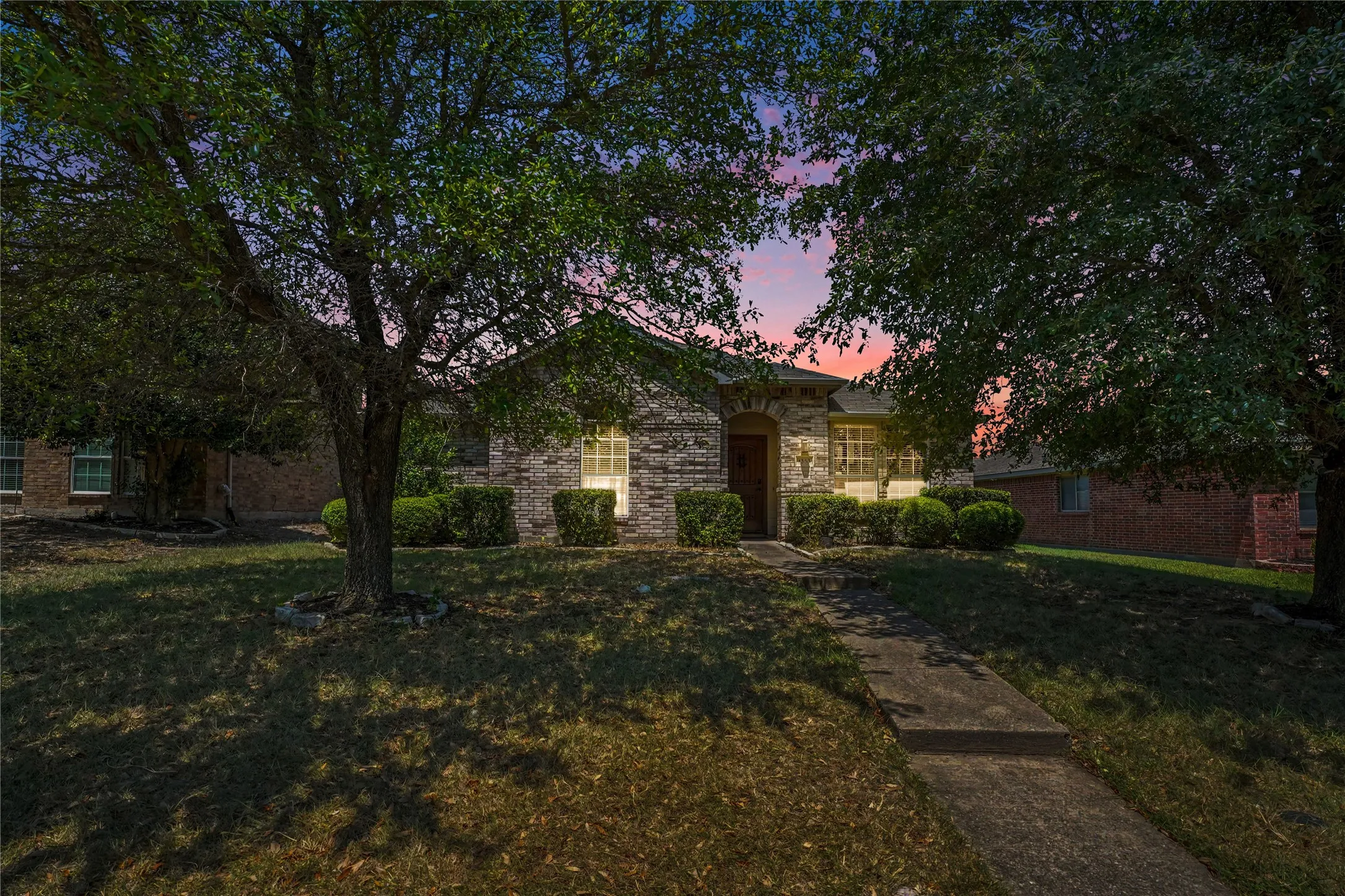 Single Family Residence For Sale in Dallas County , 1333 Illinois Avenue, Lancaster, Texas 75134, 3 Bedroom, 2 Bathroom, Garage spaces, 1,788 Sqft, built in 2006, mls#21360224, Real Estate Agent in Lancaster, Homes For Sale in Dallas county, Homes For Sale in Lancaster, Realtor in Lancaster Texas, Real Estate Brokerage Independent Realty Texas, Luminita Cordes Realtor
