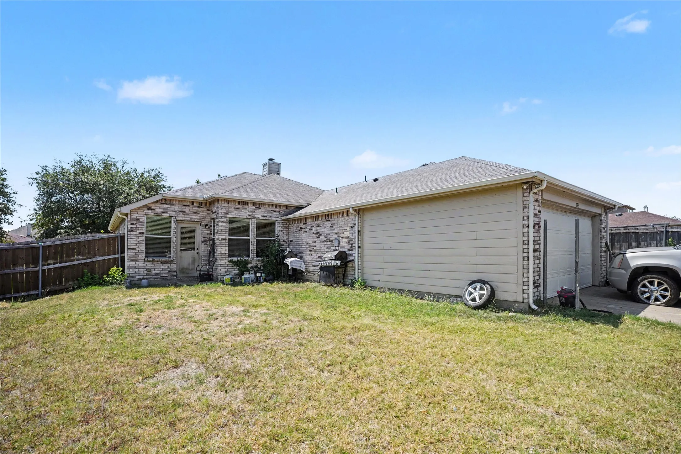 Single Family Residence For Sale in Dallas County , 1333 Illinois Avenue, Lancaster, Texas 75134, 3 Bedroom, 2 Bathroom, Garage spaces, 1,788 Sqft, built in 2006, mls#21360224, Real Estate Agent in Lancaster, Homes For Sale in Dallas county, Homes For Sale in Lancaster, Realtor in Lancaster Texas, Real Estate Brokerage Independent Realty Texas, Luminita Cordes Realtor