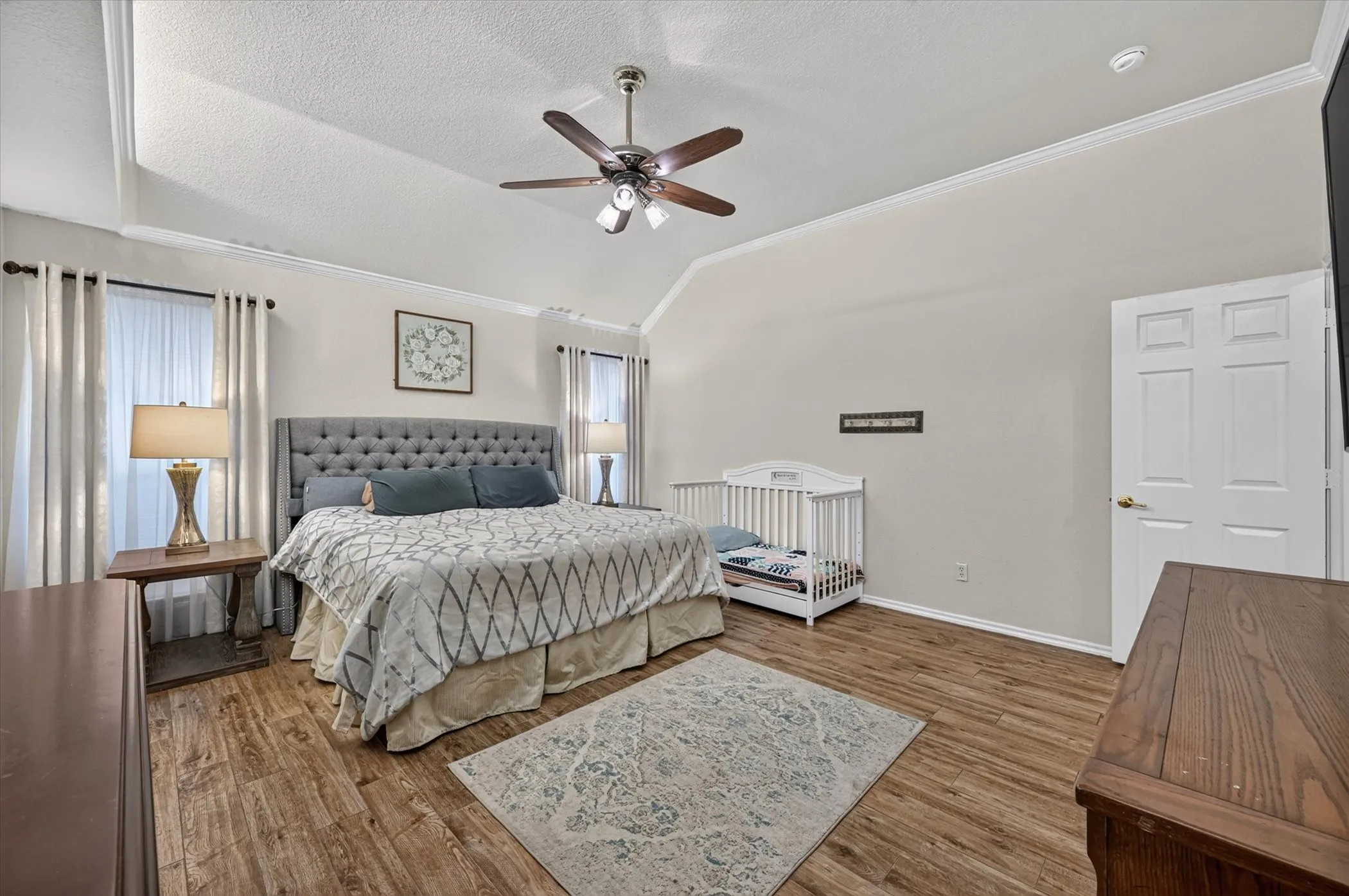 Single Family Residence For Sale in Tarrant County , 729 Bent Tree Court, Hurst, Texas 76054, 3 Bedroom, 2 Bathroom, 2 Garage spaces, 1,956 Sqft, built in 1997, mls#21361918, Real Estate Agent in Hurst, Homes For Sale in Tarrant county, Homes For Sale in Hurst, Realtor in Hurst Texas, Real Estate Brokerage Independent Realty Texas, Luminita Cordes Realtor