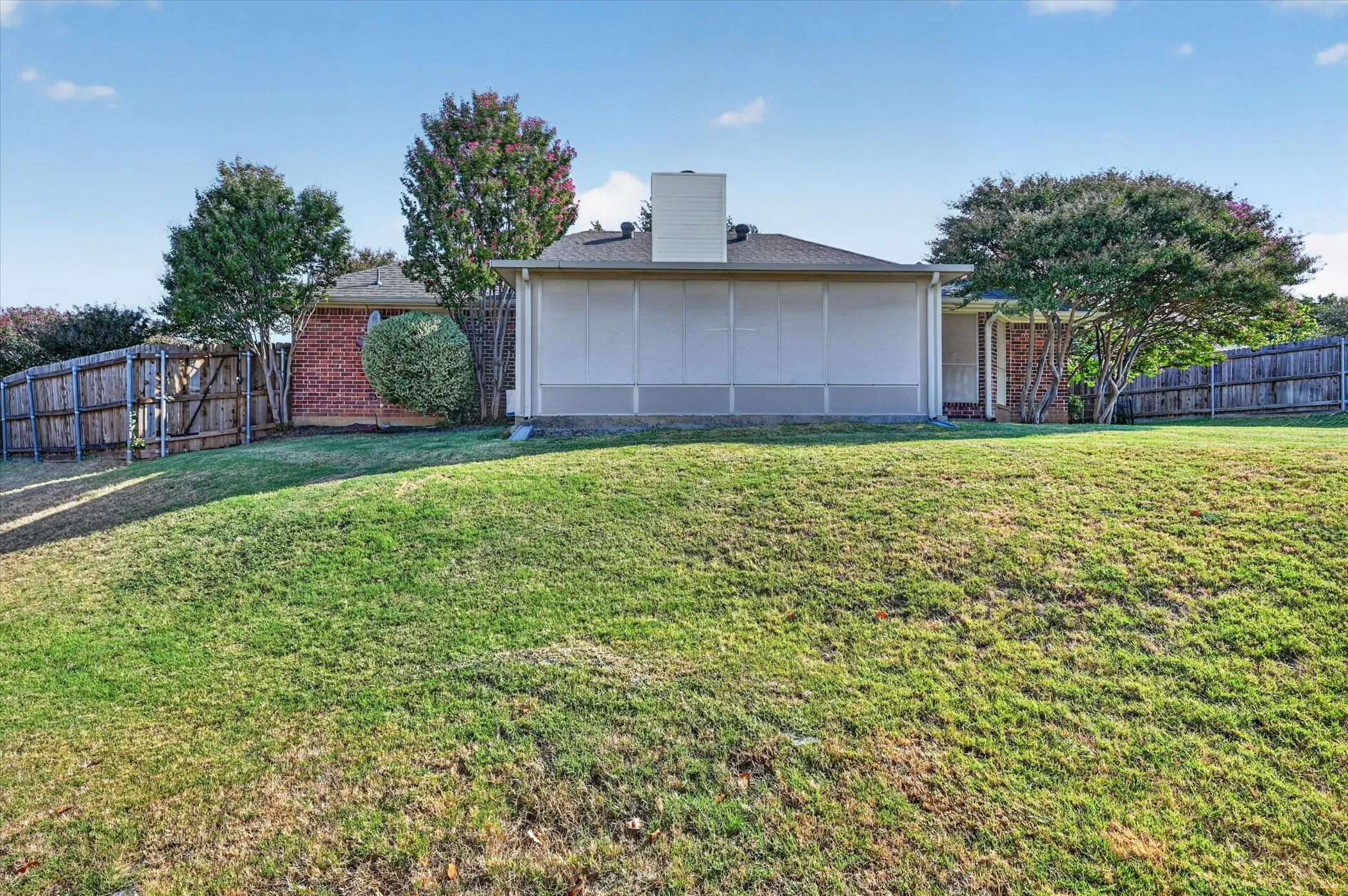 Single Family Residence For Sale in Tarrant County , 729 Bent Tree Court, Hurst, Texas 76054, 3 Bedroom, 2 Bathroom, 2 Garage spaces, 1,956 Sqft, built in 1997, mls#21361918, Real Estate Agent in Hurst, Homes For Sale in Tarrant county, Homes For Sale in Hurst, Realtor in Hurst Texas, Real Estate Brokerage Independent Realty Texas, Luminita Cordes Realtor