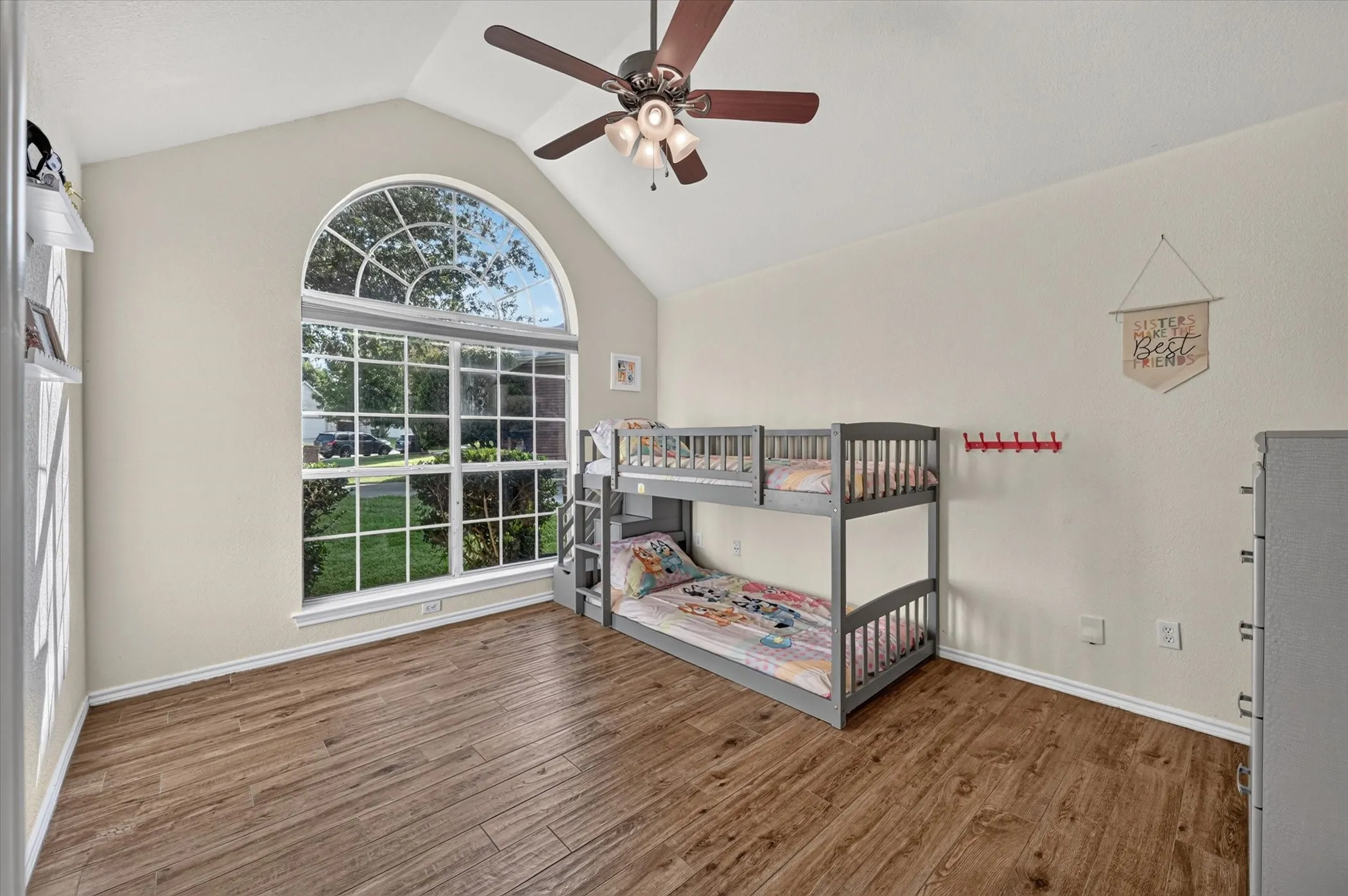 Single Family Residence For Sale in Tarrant County , 729 Bent Tree Court, Hurst, Texas 76054, 3 Bedroom, 2 Bathroom, 2 Garage spaces, 1,956 Sqft, built in 1997, mls#21361918, Real Estate Agent in Hurst, Homes For Sale in Tarrant county, Homes For Sale in Hurst, Realtor in Hurst Texas, Real Estate Brokerage Independent Realty Texas, Luminita Cordes Realtor