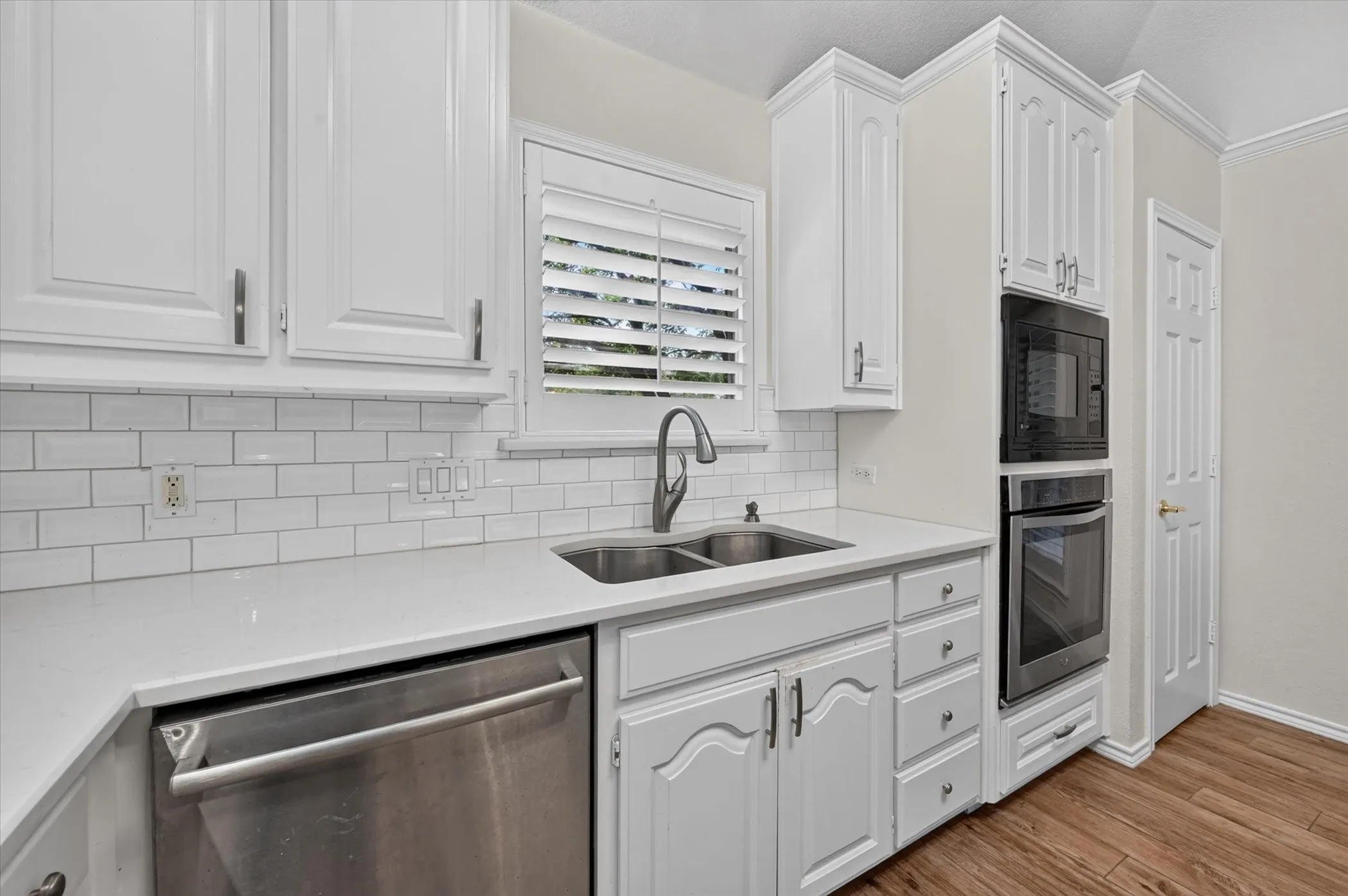 Single Family Residence For Sale in Tarrant County , 729 Bent Tree Court, Hurst, Texas 76054, 3 Bedroom, 2 Bathroom, 2 Garage spaces, 1,956 Sqft, built in 1997, mls#21361918, Real Estate Agent in Hurst, Homes For Sale in Tarrant county, Homes For Sale in Hurst, Realtor in Hurst Texas, Real Estate Brokerage Independent Realty Texas, Luminita Cordes Realtor
