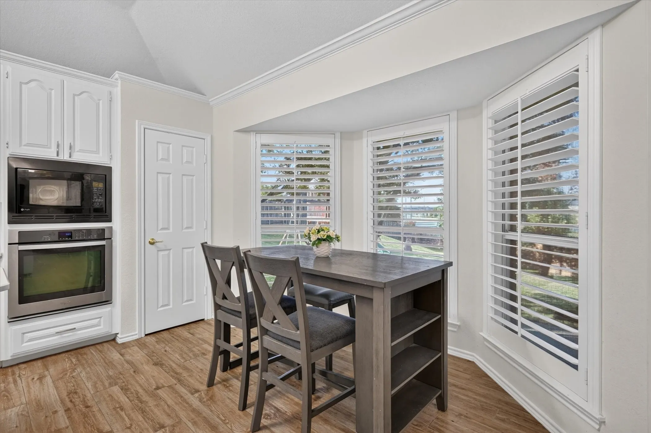 Single Family Residence For Sale in Tarrant County , 729 Bent Tree Court, Hurst, Texas 76054, 3 Bedroom, 2 Bathroom, 2 Garage spaces, 1,956 Sqft, built in 1997, mls#21361918, Real Estate Agent in Hurst, Homes For Sale in Tarrant county, Homes For Sale in Hurst, Realtor in Hurst Texas, Real Estate Brokerage Independent Realty Texas, Luminita Cordes Realtor