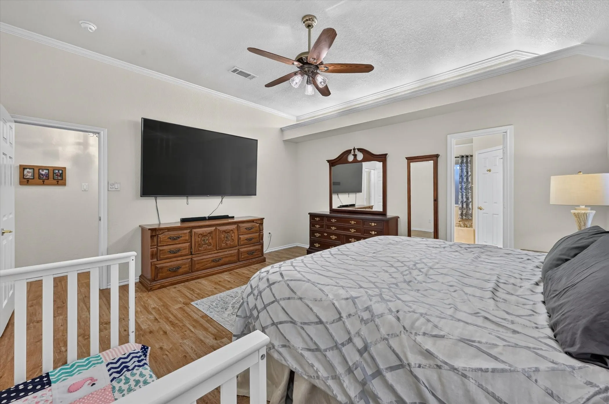 Single Family Residence For Sale in Tarrant County , 729 Bent Tree Court, Hurst, Texas 76054, 3 Bedroom, 2 Bathroom, 2 Garage spaces, 1,956 Sqft, built in 1997, mls#21361918, Real Estate Agent in Hurst, Homes For Sale in Tarrant county, Homes For Sale in Hurst, Realtor in Hurst Texas, Real Estate Brokerage Independent Realty Texas, Luminita Cordes Realtor