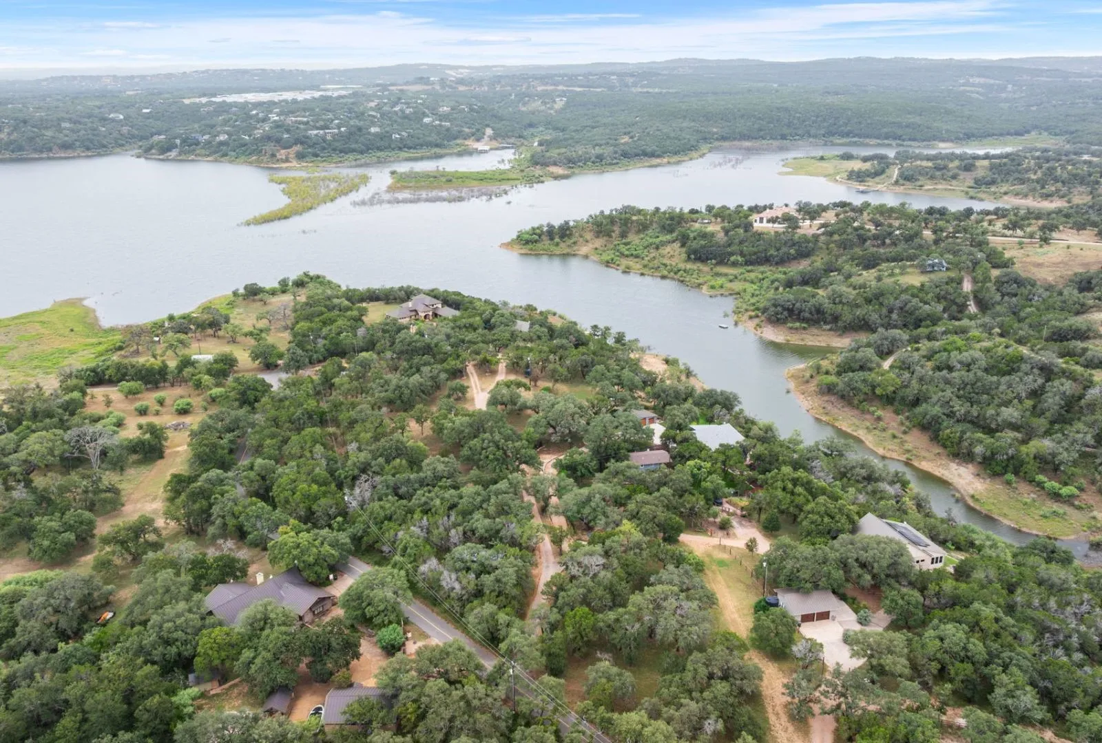 Single Family Residence For Sale in Burnet County , 129 Jewel Lane, Spicewood, Texas 78669, 2 Bedroom, 3 Bathroom, Garage spaces, 2,050 Sqft, built in 1993, mls#21361860, Real Estate Agent in Spicewood, Homes For Sale in Burnet county, Homes For Sale in Spicewood, Realtor in Spicewood Texas, Real Estate Brokerage Independent Realty Texas, Luminita Cordes Realtor