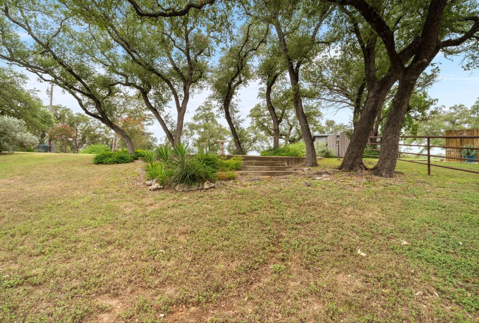 Single Family Residence For Sale in Burnet County , 129 Jewel Lane, Spicewood, Texas 78669, 2 Bedroom, 3 Bathroom, Garage spaces, 2,050 Sqft, built in 1993, mls#21361860, Real Estate Agent in Spicewood, Homes For Sale in Burnet county, Homes For Sale in Spicewood, Realtor in Spicewood Texas, Real Estate Brokerage Independent Realty Texas, Luminita Cordes Realtor