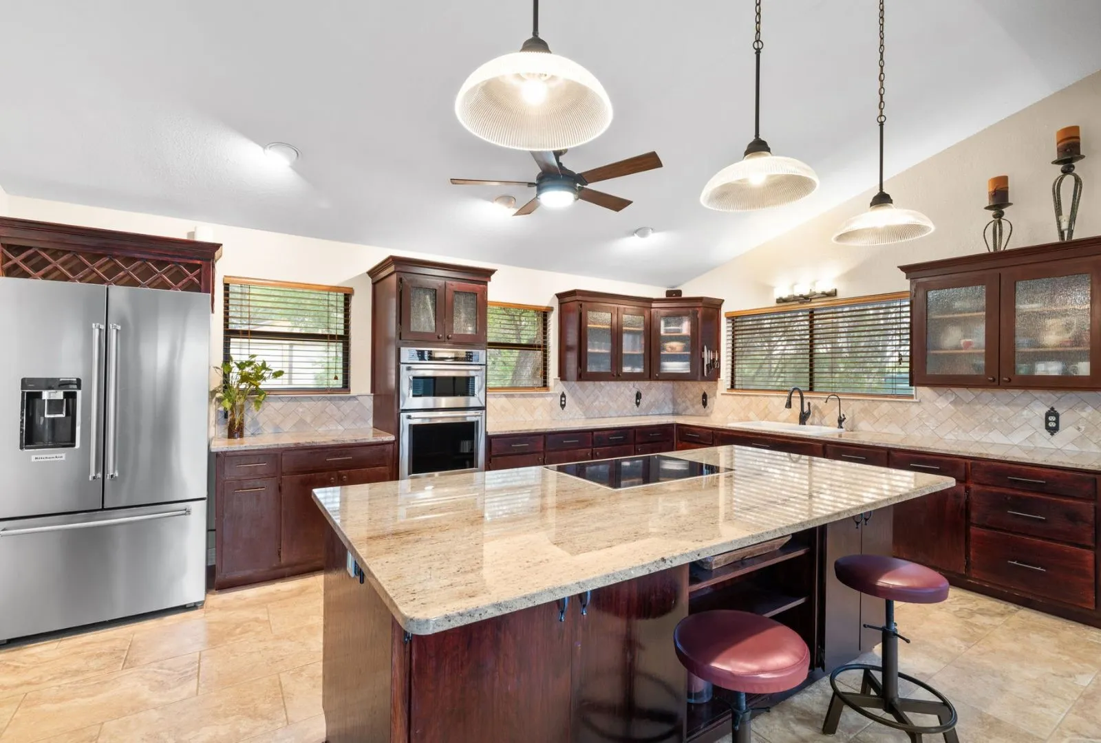 Single Family Residence For Sale in Burnet County , 129 Jewel Lane, Spicewood, Texas 78669, 2 Bedroom, 3 Bathroom, Garage spaces, 2,050 Sqft, built in 1993, mls#21361860, Real Estate Agent in Spicewood, Homes For Sale in Burnet county, Homes For Sale in Spicewood, Realtor in Spicewood Texas, Real Estate Brokerage Independent Realty Texas, Luminita Cordes Realtor
