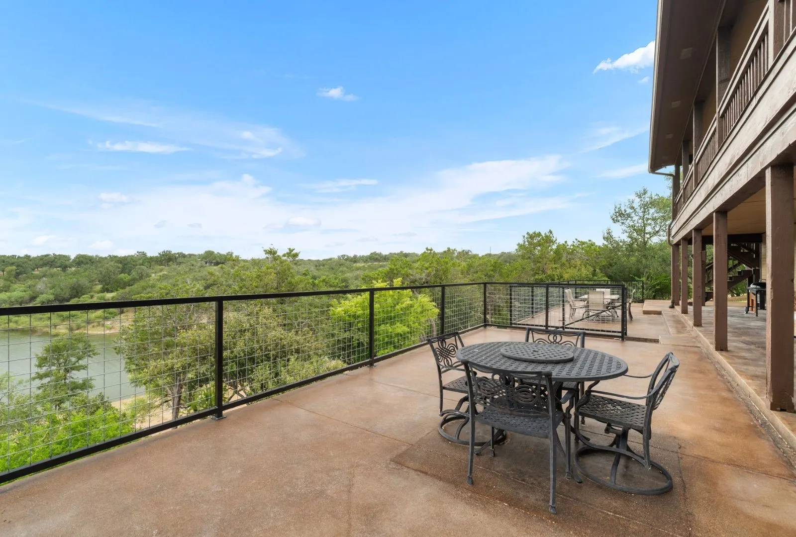 Single Family Residence For Sale in Burnet County , 129 Jewel Lane, Spicewood, Texas 78669, 2 Bedroom, 3 Bathroom, Garage spaces, 2,050 Sqft, built in 1993, mls#21361860, Real Estate Agent in Spicewood, Homes For Sale in Burnet county, Homes For Sale in Spicewood, Realtor in Spicewood Texas, Real Estate Brokerage Independent Realty Texas, Luminita Cordes Realtor