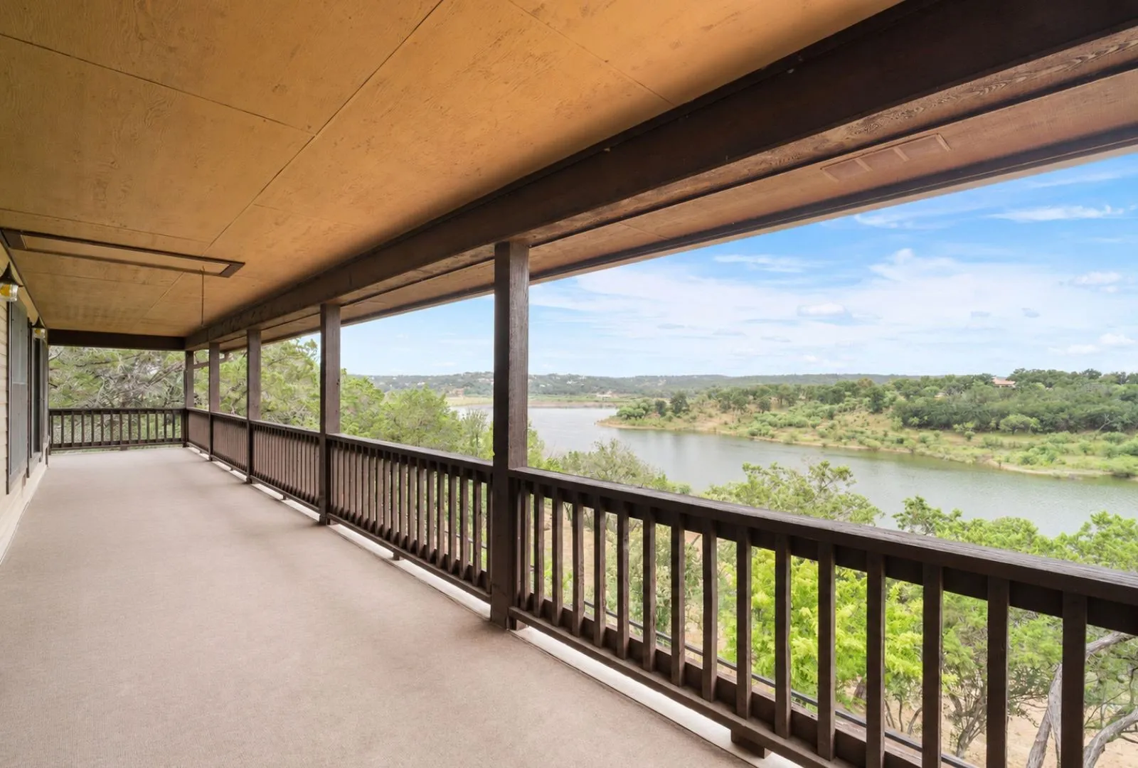 Single Family Residence For Sale in Burnet County , 129 Jewel Lane, Spicewood, Texas 78669, 2 Bedroom, 3 Bathroom, Garage spaces, 2,050 Sqft, built in 1993, mls#21361860, Real Estate Agent in Spicewood, Homes For Sale in Burnet county, Homes For Sale in Spicewood, Realtor in Spicewood Texas, Real Estate Brokerage Independent Realty Texas, Luminita Cordes Realtor