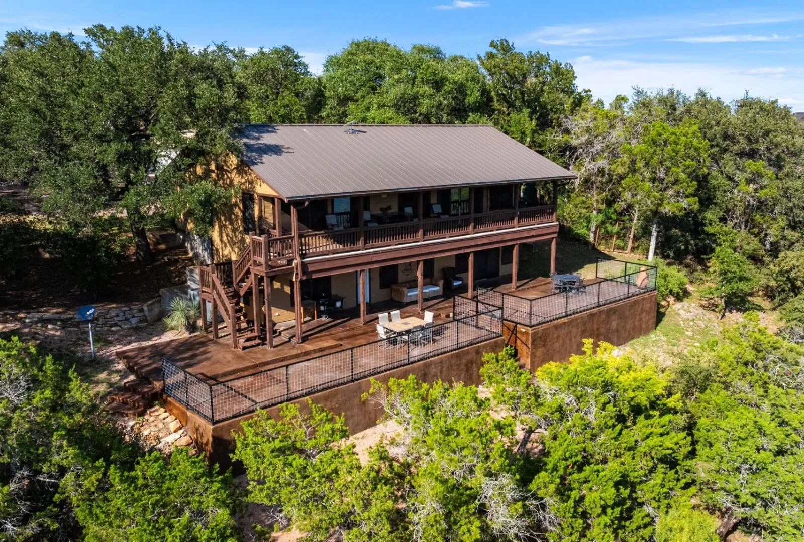 Single Family Residence For Sale in Burnet County , 129 Jewel Lane, Spicewood, Texas 78669, 2 Bedroom, 3 Bathroom, Garage spaces, 2,050 Sqft, built in 1993, mls#21361860, Real Estate Agent in Spicewood, Homes For Sale in Burnet county, Homes For Sale in Spicewood, Realtor in Spicewood Texas, Real Estate Brokerage Independent Realty Texas, Luminita Cordes Realtor