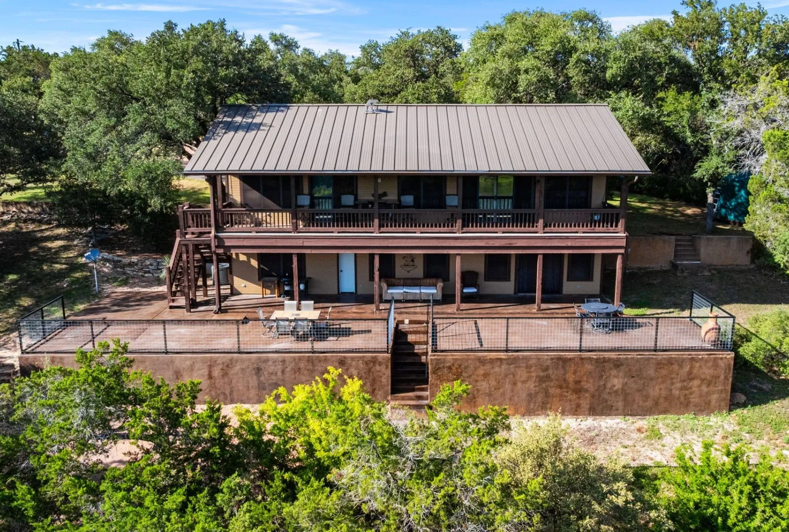 Single Family Residence For Sale in Burnet County , 129 Jewel Lane, Spicewood, Texas 78669, 2 Bedroom, 3 Bathroom, Garage spaces, 2,050 Sqft, built in 1993, mls#21361860, Real Estate Agent in Spicewood, Homes For Sale in Burnet county, Homes For Sale in Spicewood, Realtor in Spicewood Texas, Real Estate Brokerage Independent Realty Texas, Luminita Cordes Realtor