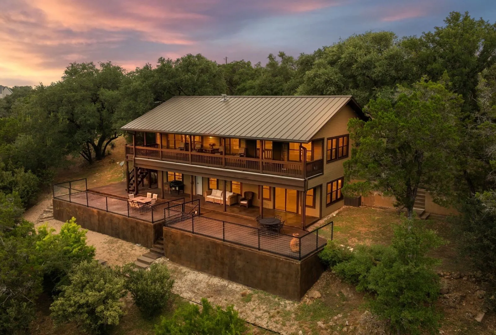 Single Family Residence For Sale in Burnet County , 129 Jewel Lane, Spicewood, Texas 78669, 2 Bedroom, 3 Bathroom, Garage spaces, 2,050 Sqft, built in 1993, mls#21361860, Real Estate Agent in Spicewood, Homes For Sale in Burnet county, Homes For Sale in Spicewood, Realtor in Spicewood Texas, Real Estate Brokerage Independent Realty Texas, Luminita Cordes Realtor