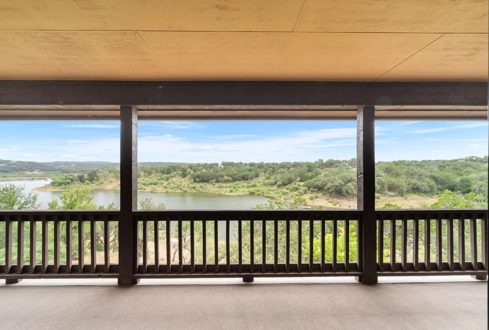 Single Family Residence For Sale in Burnet County , 129 Jewel Lane, Spicewood, Texas 78669, 2 Bedroom, 3 Bathroom, Garage spaces, 2,050 Sqft, built in 1993, mls#21361860, Real Estate Agent in Spicewood, Homes For Sale in Burnet county, Homes For Sale in Spicewood, Realtor in Spicewood Texas, Real Estate Brokerage Independent Realty Texas, Luminita Cordes Realtor
