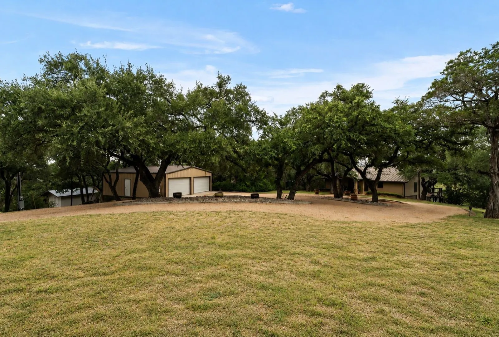 Single Family Residence For Sale in Burnet County , 129 Jewel Lane, Spicewood, Texas 78669, 2 Bedroom, 3 Bathroom, Garage spaces, 2,050 Sqft, built in 1993, mls#21361860, Real Estate Agent in Spicewood, Homes For Sale in Burnet county, Homes For Sale in Spicewood, Realtor in Spicewood Texas, Real Estate Brokerage Independent Realty Texas, Luminita Cordes Realtor