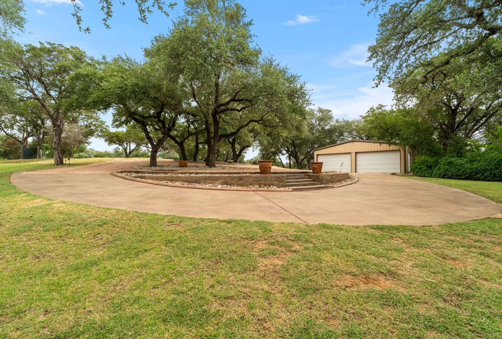 Single Family Residence For Sale in Burnet County , 129 Jewel Lane, Spicewood, Texas 78669, 2 Bedroom, 3 Bathroom, Garage spaces, 2,050 Sqft, built in 1993, mls#21361860, Real Estate Agent in Spicewood, Homes For Sale in Burnet county, Homes For Sale in Spicewood, Realtor in Spicewood Texas, Real Estate Brokerage Independent Realty Texas, Luminita Cordes Realtor