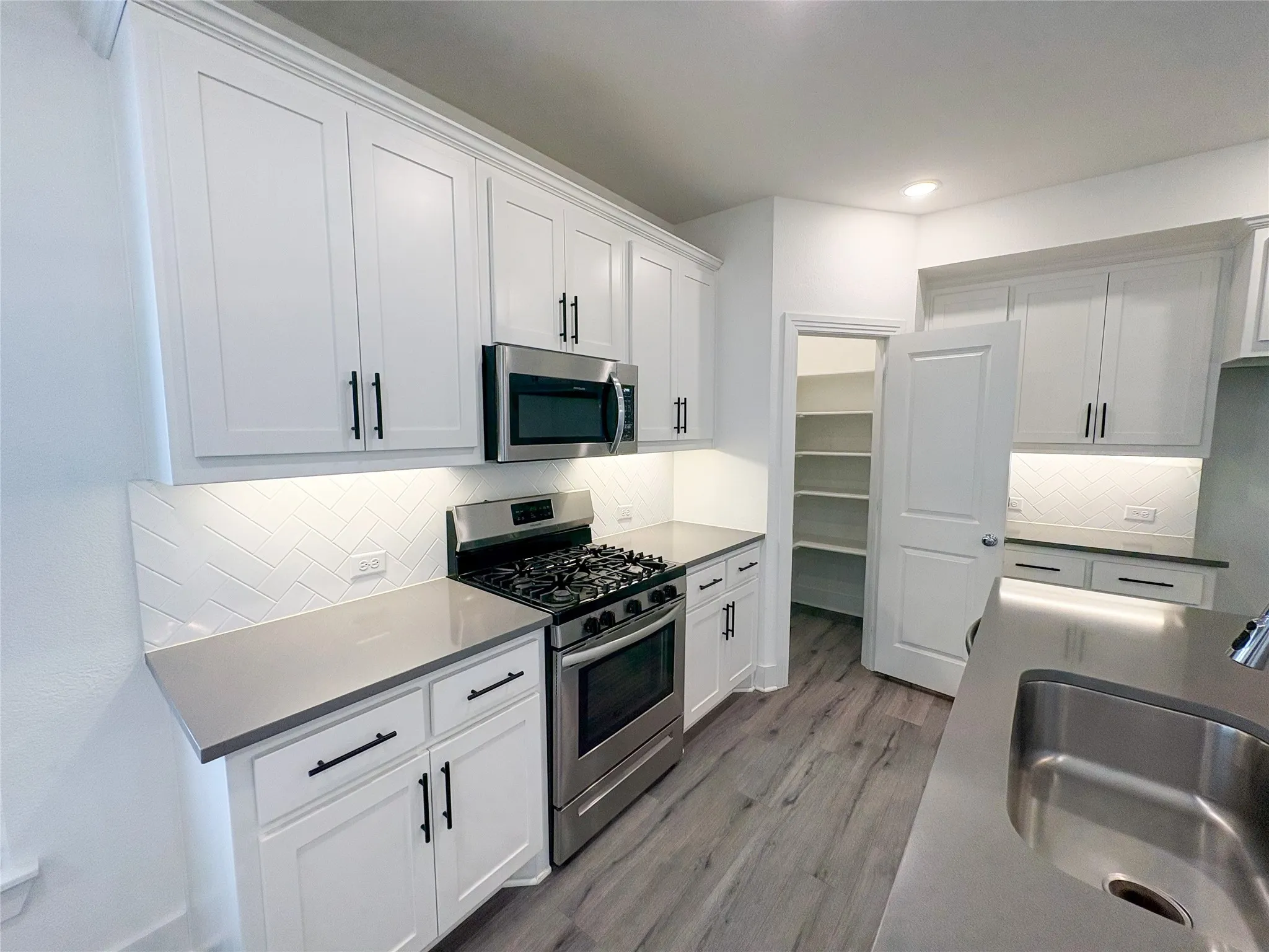 Single Family Residence For Rent in Grayson County , 1741 Horseshoe Lane, Van Alstyne, Texas 75495, 4 Bedroom, 3 Bathroom, 2 Garage spaces, 2,247 Sqft, built in 2022, Price $2,495, mls#21360400, Real Estate Agent in Van Alstyne, Homes For Rent in Grayson county, Homes For Rent in Van Alstyne, Realtor in Van Alstyne Texas, Real Estate Brokerage Independent Realty Texas, Luminita Cordes Realtor