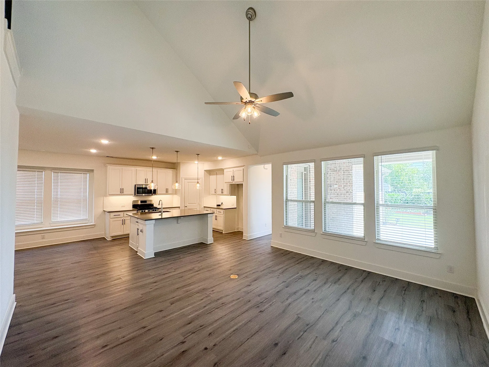 Single Family Residence For Rent in Grayson County , 1741 Horseshoe Lane, Van Alstyne, Texas 75495, 4 Bedroom, 3 Bathroom, 2 Garage spaces, 2,247 Sqft, built in 2022, Price $2,495, mls#21360400, Real Estate Agent in Van Alstyne, Homes For Rent in Grayson county, Homes For Rent in Van Alstyne, Realtor in Van Alstyne Texas, Real Estate Brokerage Independent Realty Texas, Luminita Cordes Realtor