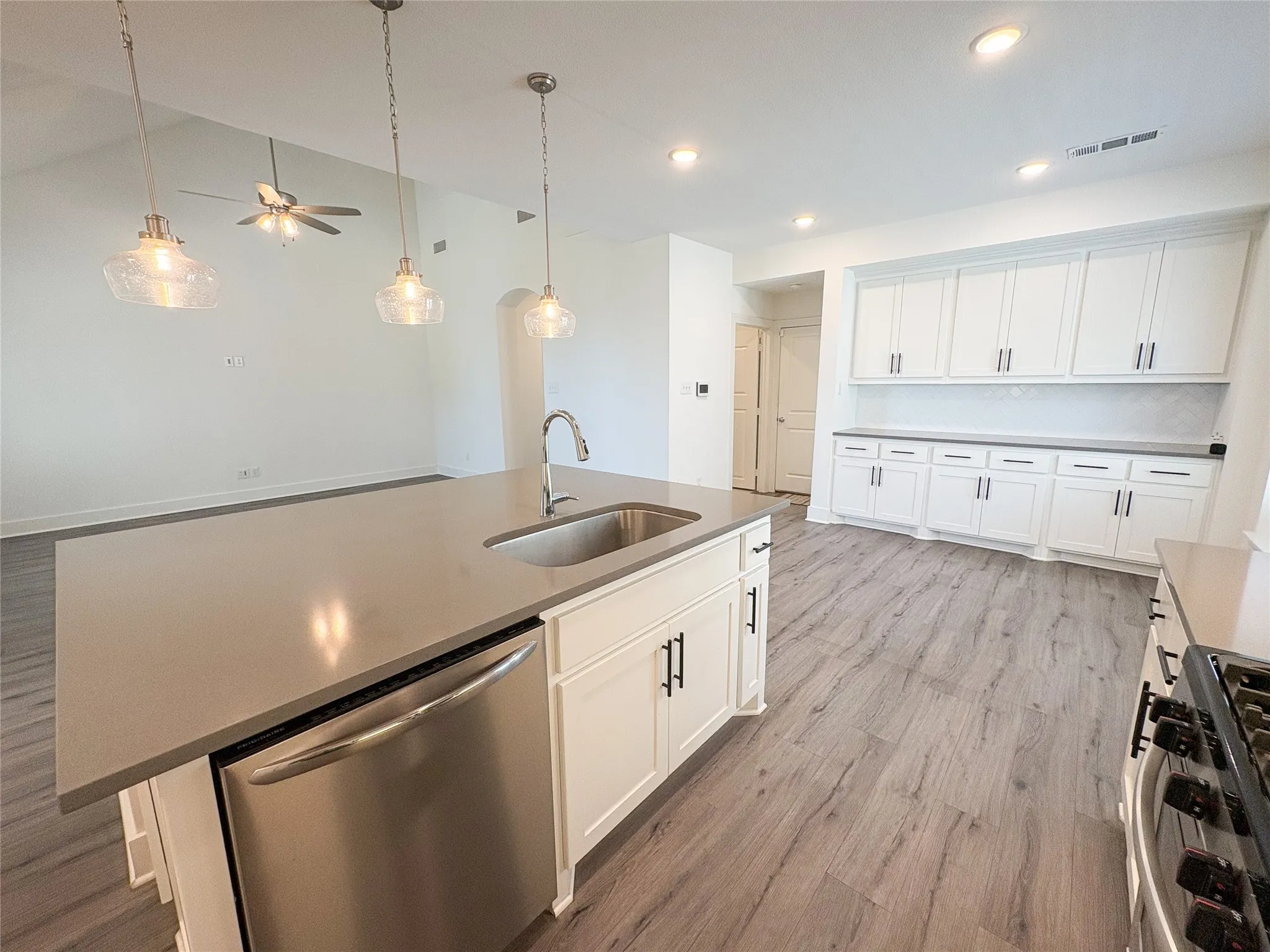 Single Family Residence For Rent in Grayson County , 1741 Horseshoe Lane, Van Alstyne, Texas 75495, 4 Bedroom, 3 Bathroom, 2 Garage spaces, 2,247 Sqft, built in 2022, Price $2,495, mls#21360400, Real Estate Agent in Van Alstyne, Homes For Rent in Grayson county, Homes For Rent in Van Alstyne, Realtor in Van Alstyne Texas, Real Estate Brokerage Independent Realty Texas, Luminita Cordes Realtor