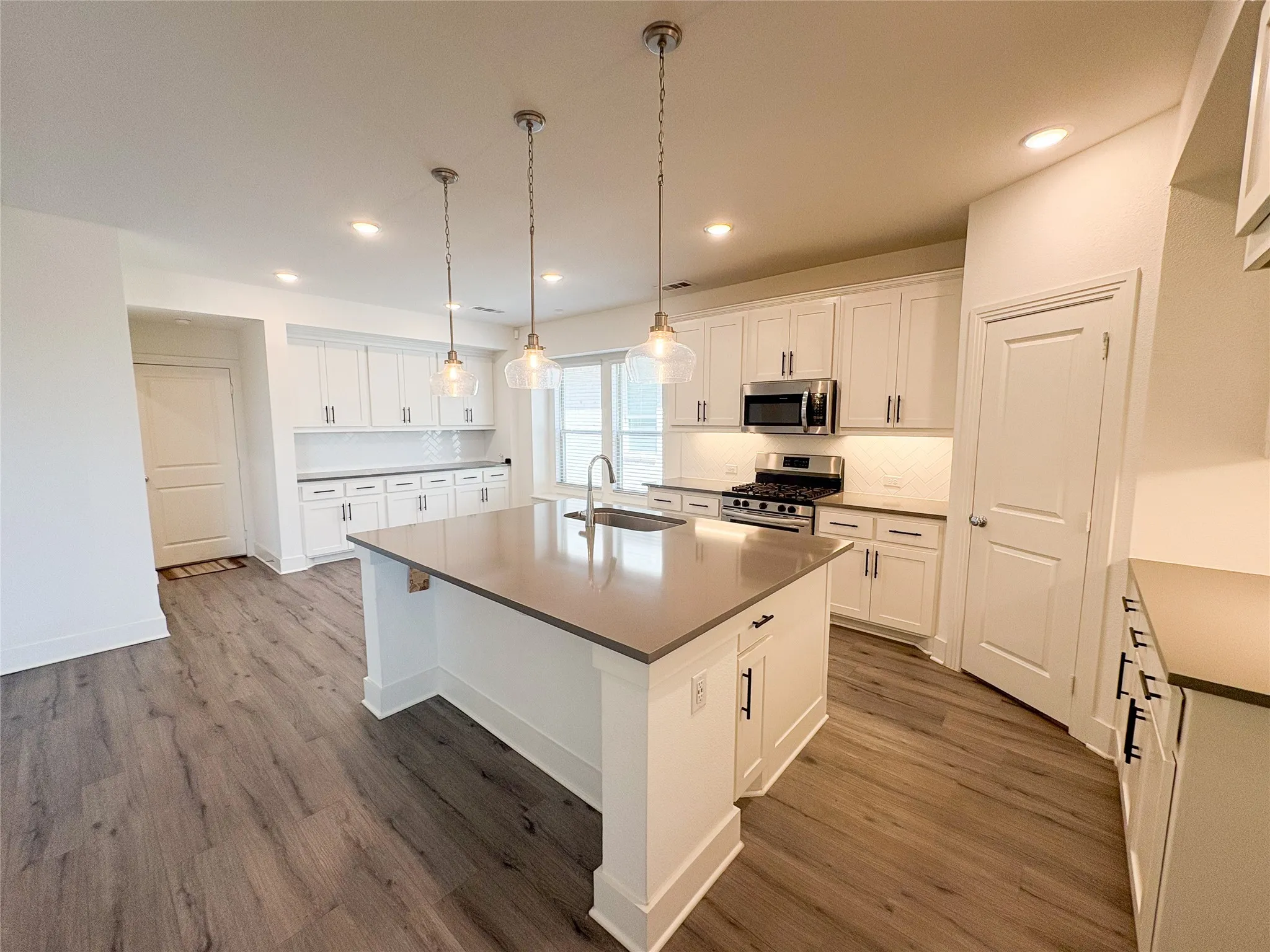 Single Family Residence For Rent in Grayson County , 1741 Horseshoe Lane, Van Alstyne, Texas 75495, 4 Bedroom, 3 Bathroom, 2 Garage spaces, 2,247 Sqft, built in 2022, Price $2,495, mls#21360400, Real Estate Agent in Van Alstyne, Homes For Rent in Grayson county, Homes For Rent in Van Alstyne, Realtor in Van Alstyne Texas, Real Estate Brokerage Independent Realty Texas, Luminita Cordes Realtor