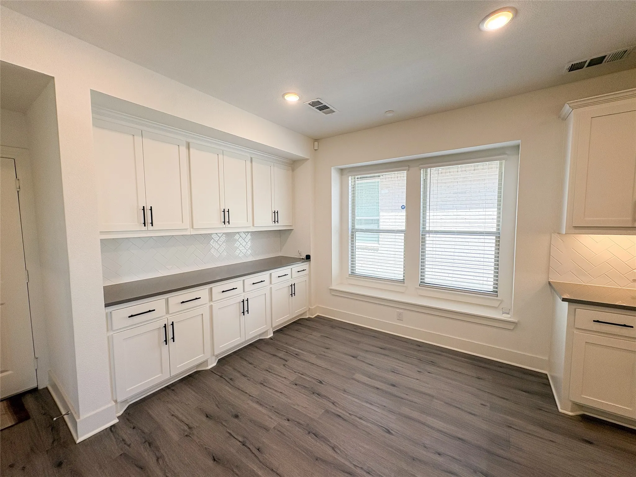 Single Family Residence For Rent in Grayson County , 1741 Horseshoe Lane, Van Alstyne, Texas 75495, 4 Bedroom, 3 Bathroom, 2 Garage spaces, 2,247 Sqft, built in 2022, Price $2,495, mls#21360400, Real Estate Agent in Van Alstyne, Homes For Rent in Grayson county, Homes For Rent in Van Alstyne, Realtor in Van Alstyne Texas, Real Estate Brokerage Independent Realty Texas, Luminita Cordes Realtor