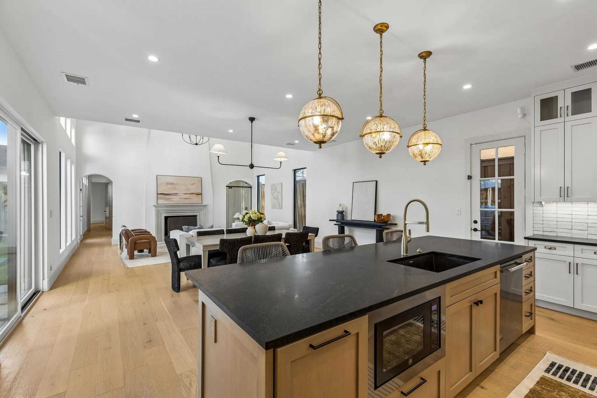 Single Family Residence For Sale in Dallas County , 7403 Robin Road, Dallas, Texas 75209, 5 Bedroom, 5 Bathroom, 2 Garage spaces, 4,202 Sqft, built in 2023, mls#21361424, Real Estate Agent in Dallas, Homes For Sale in Dallas county, Homes For Sale in Dallas, Realtor in Dallas Texas, Real Estate Brokerage Independent Realty Texas, Luminita Cordes Realtor