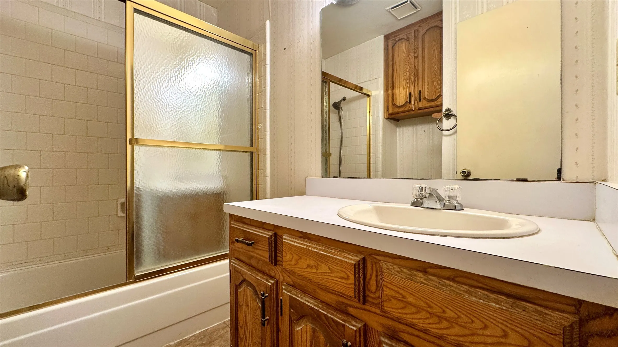 Single Family Residence For Sale in Kaufman County , 1809 Westgate Drive, Terrell, Texas 75160, 4 Bedroom, 2 Bathroom, 2 Garage spaces, 1,457 Sqft, built in 1970, Price $219,900, mls#21361851, Real Estate Agent in Terrell, Homes For Sale in Kaufman county, Homes For Sale in Terrell, Realtor in Terrell Texas, Real Estate Brokerage Independent Realty Texas, Luminita Cordes Realtor