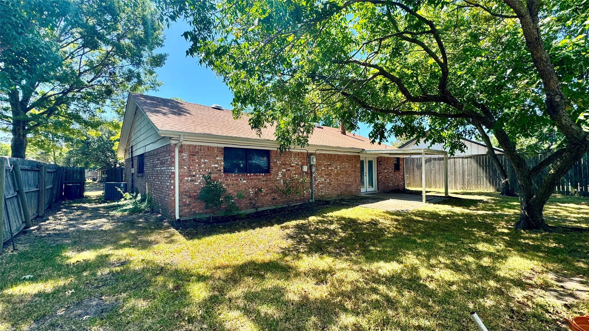 Single Family Residence For Sale in Kaufman County , 1809 Westgate Drive, Terrell, Texas 75160, 4 Bedroom, 2 Bathroom, 2 Garage spaces, 1,457 Sqft, built in 1970, Price $219,900, mls#21361851, Real Estate Agent in Terrell, Homes For Sale in Kaufman county, Homes For Sale in Terrell, Realtor in Terrell Texas, Real Estate Brokerage Independent Realty Texas, Luminita Cordes Realtor