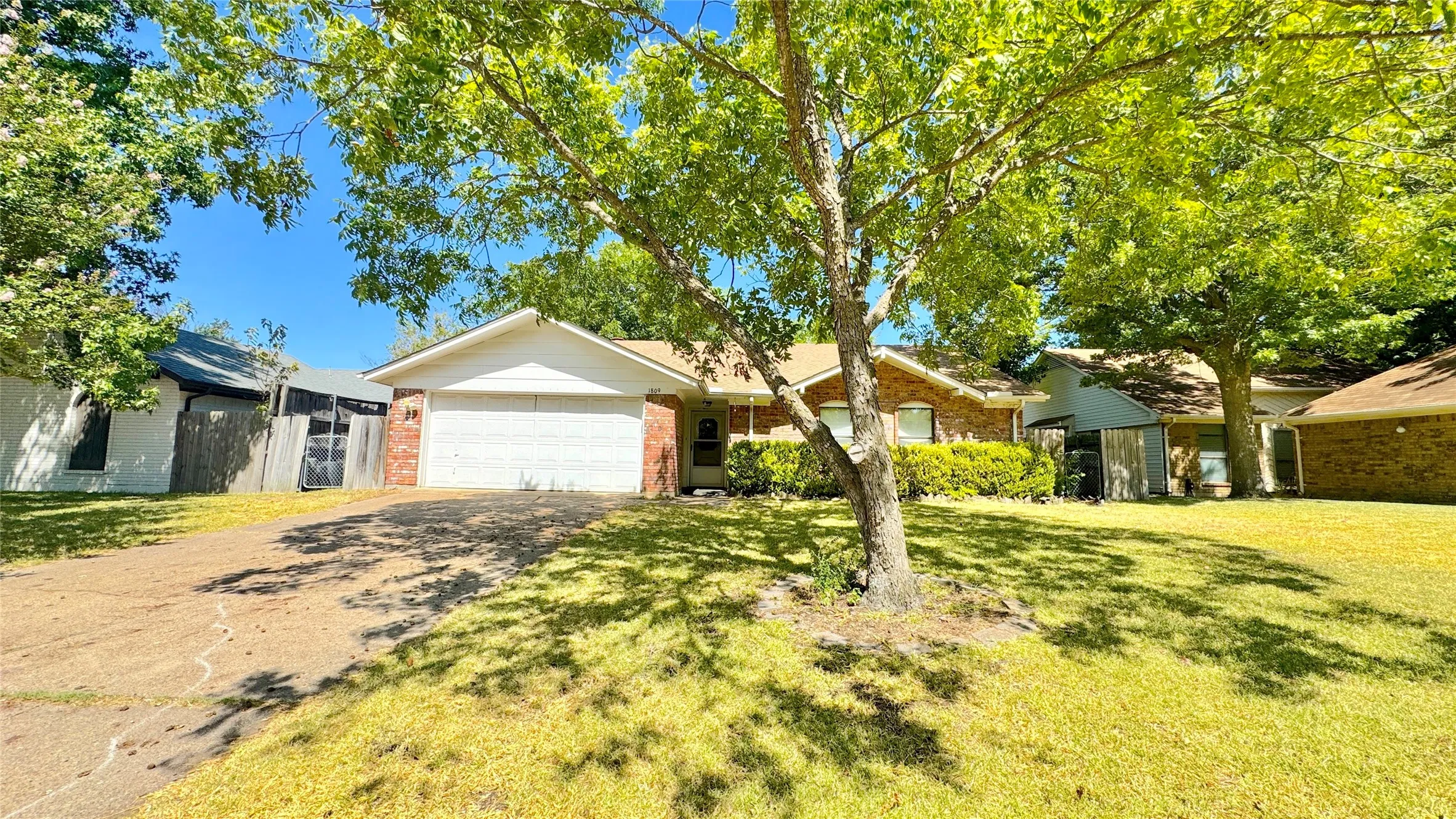 Single Family Residence For Sale in Kaufman County , 1809 Westgate Drive, Terrell, Texas 75160, 4 Bedroom, 2 Bathroom, 2 Garage spaces, 1,457 Sqft, built in 1970, Price $219,900, mls#21361851, Real Estate Agent in Terrell, Homes For Sale in Kaufman county, Homes For Sale in Terrell, Realtor in Terrell Texas, Real Estate Brokerage Independent Realty Texas, Luminita Cordes Realtor