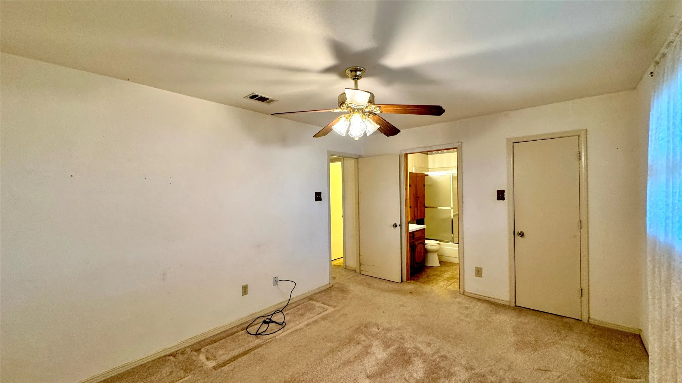 Single Family Residence For Sale in Kaufman County , 1809 Westgate Drive, Terrell, Texas 75160, 4 Bedroom, 2 Bathroom, 2 Garage spaces, 1,457 Sqft, built in 1970, Price $219,900, mls#21361851, Real Estate Agent in Terrell, Homes For Sale in Kaufman county, Homes For Sale in Terrell, Realtor in Terrell Texas, Real Estate Brokerage Independent Realty Texas, Luminita Cordes Realtor