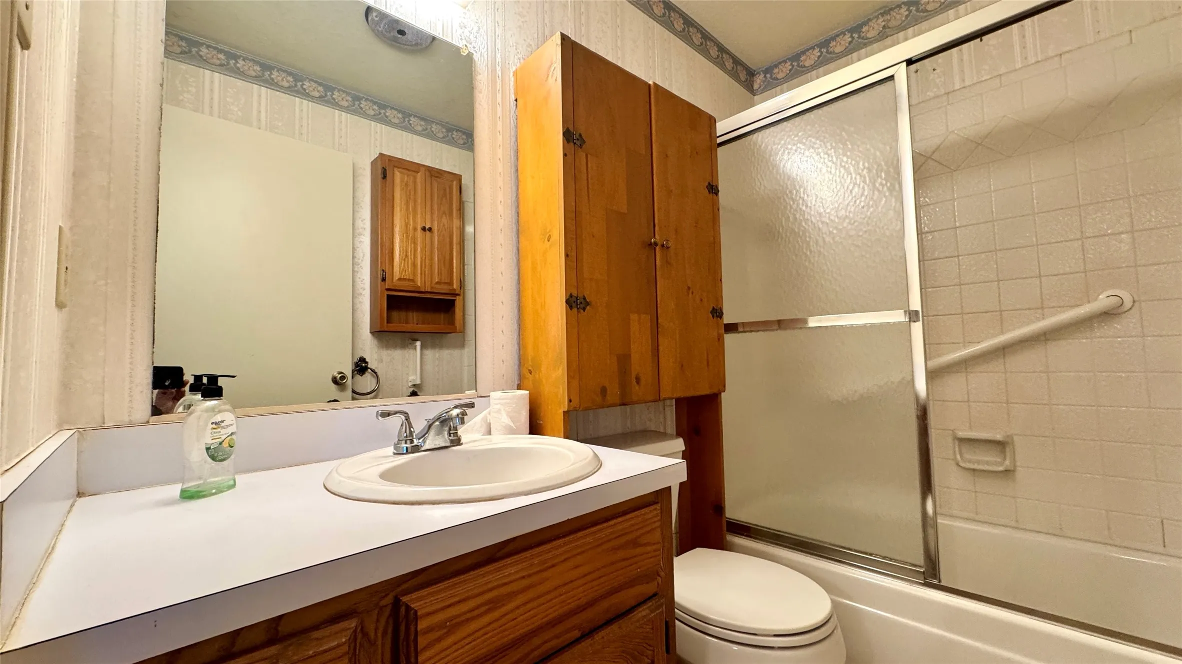 Single Family Residence For Sale in Kaufman County , 1809 Westgate Drive, Terrell, Texas 75160, 4 Bedroom, 2 Bathroom, 2 Garage spaces, 1,457 Sqft, built in 1970, Price $219,900, mls#21361851, Real Estate Agent in Terrell, Homes For Sale in Kaufman county, Homes For Sale in Terrell, Realtor in Terrell Texas, Real Estate Brokerage Independent Realty Texas, Luminita Cordes Realtor