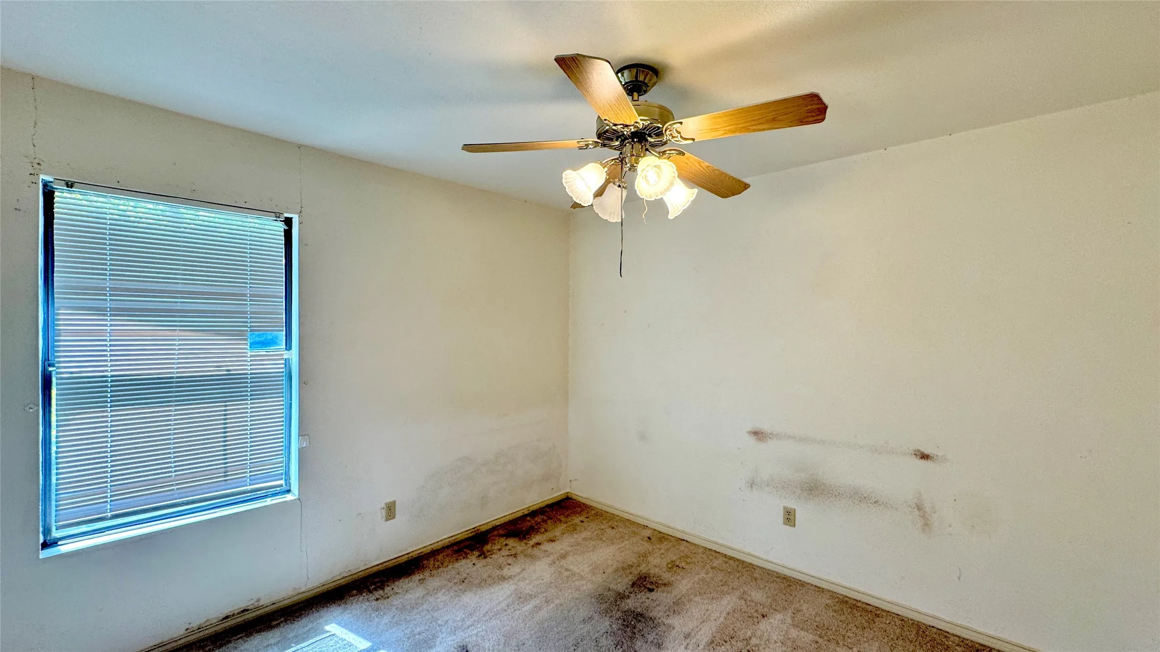 Single Family Residence For Sale in Kaufman County , 1809 Westgate Drive, Terrell, Texas 75160, 4 Bedroom, 2 Bathroom, 2 Garage spaces, 1,457 Sqft, built in 1970, Price $219,900, mls#21361851, Real Estate Agent in Terrell, Homes For Sale in Kaufman county, Homes For Sale in Terrell, Realtor in Terrell Texas, Real Estate Brokerage Independent Realty Texas, Luminita Cordes Realtor
