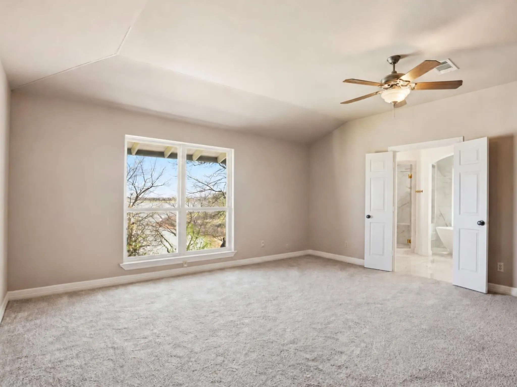 Single Family Residence For Sale in Denton County , 13280 Beach Club Road, The Colony, Texas 75056, 5 Bedroom, 5 Bathroom, 3 Garage spaces, 3,844 Sqft, built in 1977, mls#21361947, Real Estate Agent in The Colony, Homes For Sale in Denton county, Homes For Sale in The Colony, Realtor in The Colony Texas, Real Estate Brokerage Independent Realty Texas, Luminita Cordes Realtor