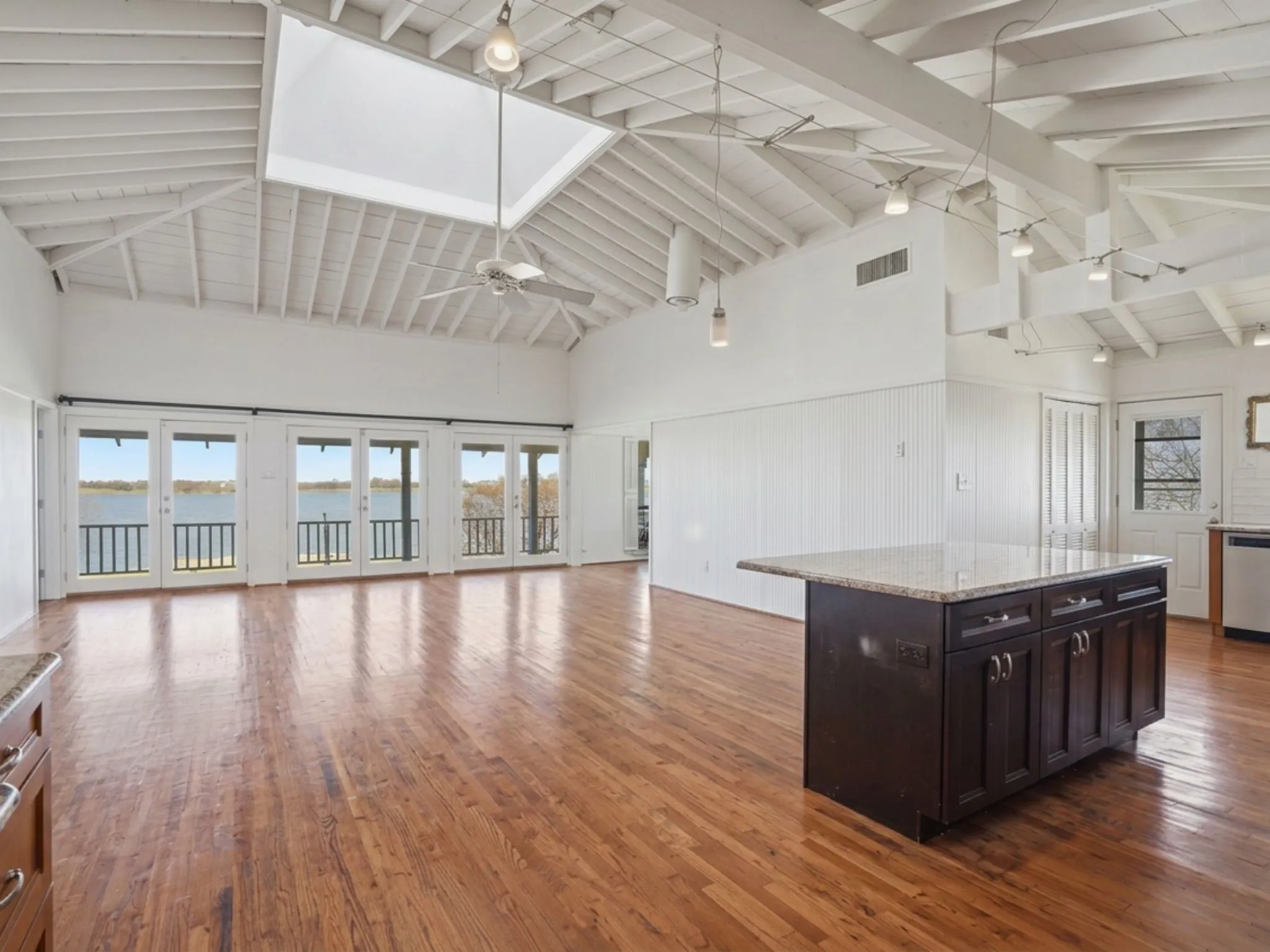 Single Family Residence For Sale in Denton County , 13280 Beach Club Road, The Colony, Texas 75056, 5 Bedroom, 5 Bathroom, 3 Garage spaces, 3,844 Sqft, built in 1977, mls#21361947, Real Estate Agent in The Colony, Homes For Sale in Denton county, Homes For Sale in The Colony, Realtor in The Colony Texas, Real Estate Brokerage Independent Realty Texas, Luminita Cordes Realtor