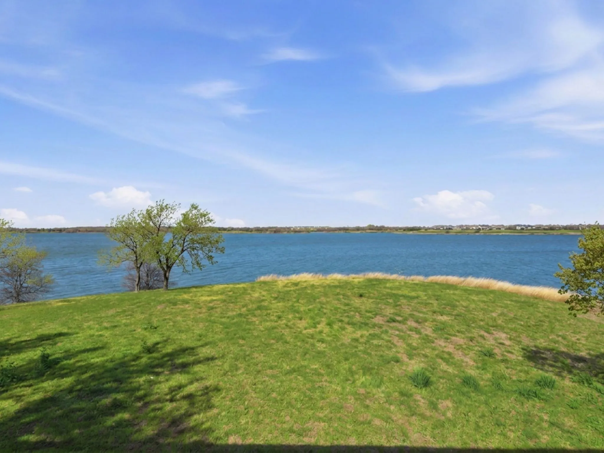 Single Family Residence For Sale in Denton County , 13280 Beach Club Road, The Colony, Texas 75056, 5 Bedroom, 5 Bathroom, 3 Garage spaces, 3,844 Sqft, built in 1977, mls#21361947, Real Estate Agent in The Colony, Homes For Sale in Denton county, Homes For Sale in The Colony, Realtor in The Colony Texas, Real Estate Brokerage Independent Realty Texas, Luminita Cordes Realtor