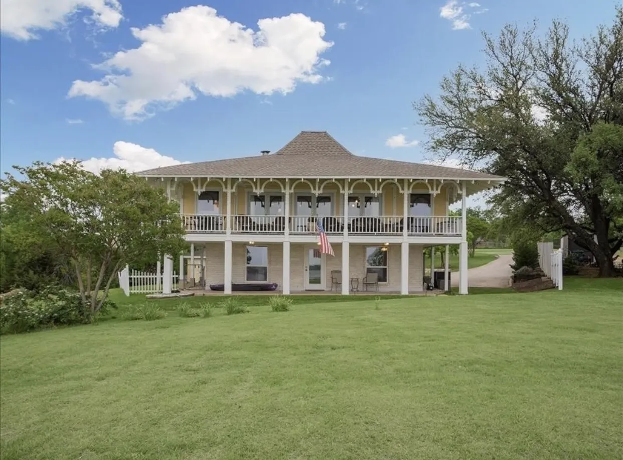 Single Family Residence For Sale in Denton County , 13280 Beach Club Road, The Colony, Texas 75056, 5 Bedroom, 5 Bathroom, 3 Garage spaces, 3,844 Sqft, built in 1977, mls#21361947, Real Estate Agent in The Colony, Homes For Sale in Denton county, Homes For Sale in The Colony, Realtor in The Colony Texas, Real Estate Brokerage Independent Realty Texas, Luminita Cordes Realtor