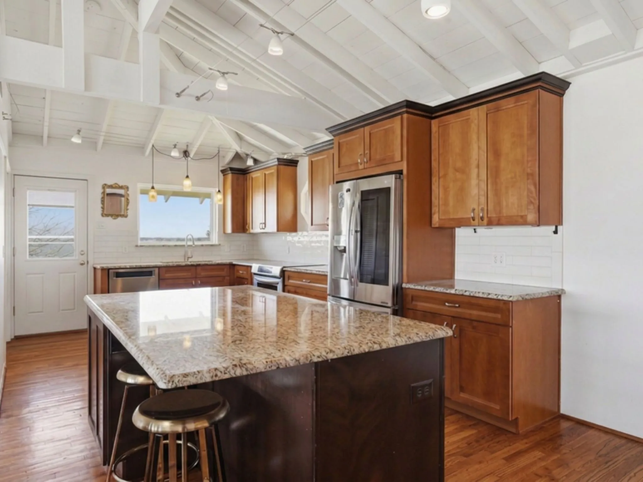 Single Family Residence For Sale in Denton County , 13280 Beach Club Road, The Colony, Texas 75056, 5 Bedroom, 5 Bathroom, 3 Garage spaces, 3,844 Sqft, built in 1977, mls#21361947, Real Estate Agent in The Colony, Homes For Sale in Denton county, Homes For Sale in The Colony, Realtor in The Colony Texas, Real Estate Brokerage Independent Realty Texas, Luminita Cordes Realtor