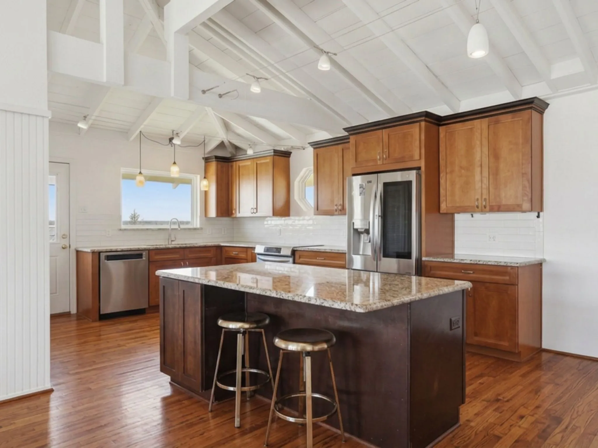 Single Family Residence For Sale in Denton County , 13280 Beach Club Road, The Colony, Texas 75056, 5 Bedroom, 5 Bathroom, 3 Garage spaces, 3,844 Sqft, built in 1977, mls#21361947, Real Estate Agent in The Colony, Homes For Sale in Denton county, Homes For Sale in The Colony, Realtor in The Colony Texas, Real Estate Brokerage Independent Realty Texas, Luminita Cordes Realtor