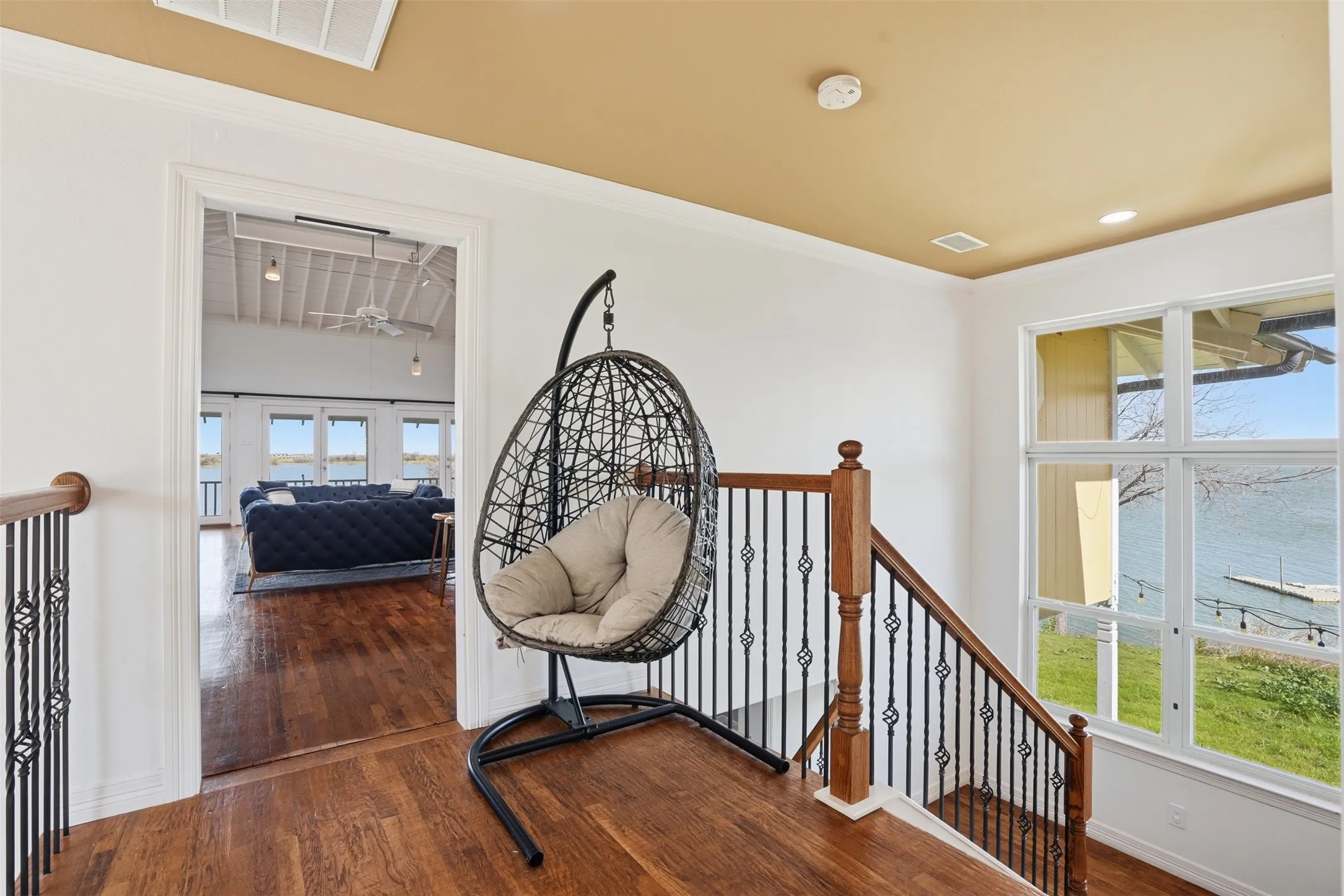 Single Family Residence For Sale in Denton County , 13280 Beach Club Road, The Colony, Texas 75056, 5 Bedroom, 5 Bathroom, 3 Garage spaces, 3,844 Sqft, built in 1977, mls#21361947, Real Estate Agent in The Colony, Homes For Sale in Denton county, Homes For Sale in The Colony, Realtor in The Colony Texas, Real Estate Brokerage Independent Realty Texas, Luminita Cordes Realtor