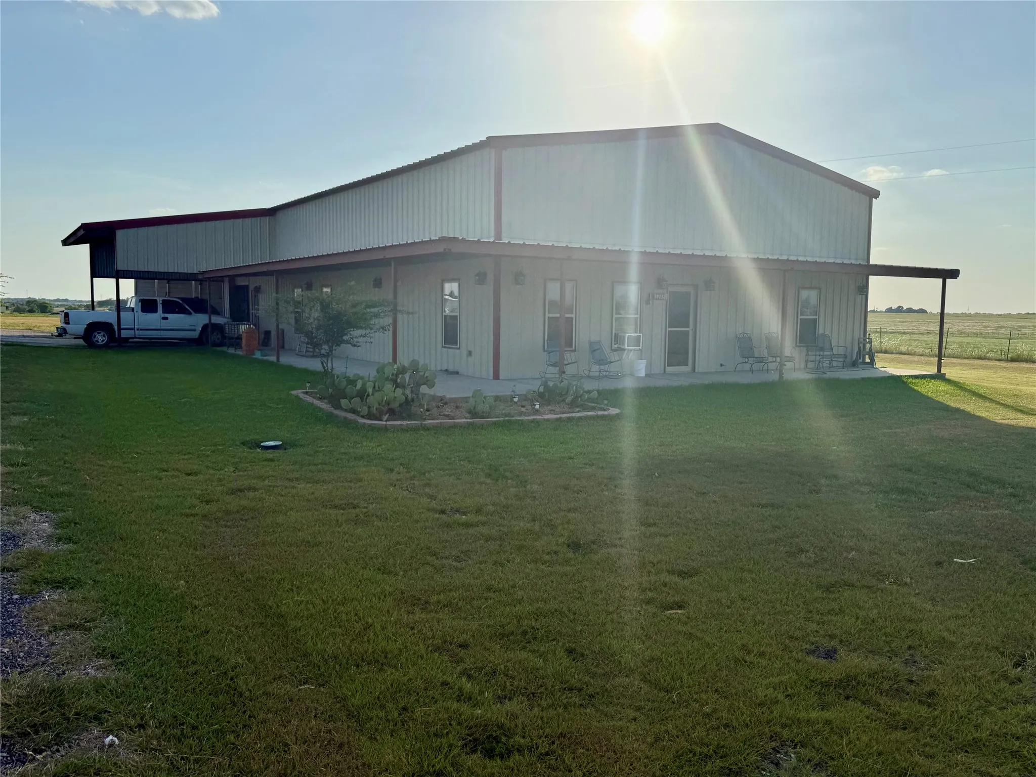 Single Family Residence For Sale in Ellis County , 5085 Fm 1722, Ennis, Texas 75119, 3 Bedroom, 3 Bathroom, 2 Garage spaces, 2,000 Sqft, built in 2018, mls#21361958, Real Estate Agent in Ennis, Homes For Sale in Ellis county, Homes For Sale in Ennis, Realtor in Ennis Texas, Real Estate Brokerage Independent Realty Texas, Luminita Cordes Realtor