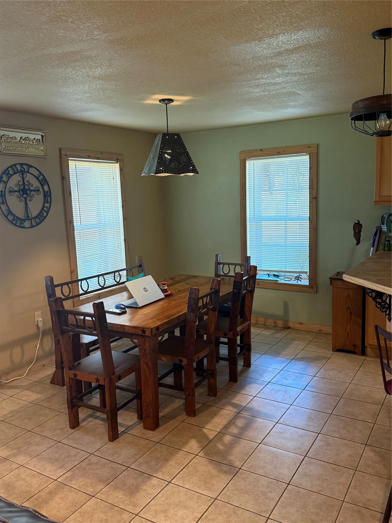 Single Family Residence For Sale in Ellis County , 5085 Fm 1722, Ennis, Texas 75119, 3 Bedroom, 3 Bathroom, 2 Garage spaces, 2,000 Sqft, built in 2018, mls#21361958, Real Estate Agent in Ennis, Homes For Sale in Ellis county, Homes For Sale in Ennis, Realtor in Ennis Texas, Real Estate Brokerage Independent Realty Texas, Luminita Cordes Realtor