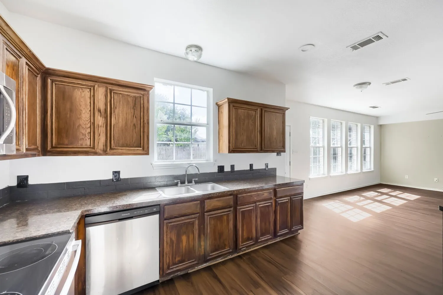 Single Family Residence For Sale in Dallas County , 2709 Maci Court, Seagoville, Texas 75159, 4 Bedroom, 3 Bathroom, 2 Garage spaces, 2,316 Sqft, built in 2007, mls#21356967, Real Estate Agent in Seagoville, Homes For Sale in Dallas county, Homes For Sale in Seagoville, Realtor in Seagoville Texas, Real Estate Brokerage Independent Realty Texas, Luminita Cordes Realtor