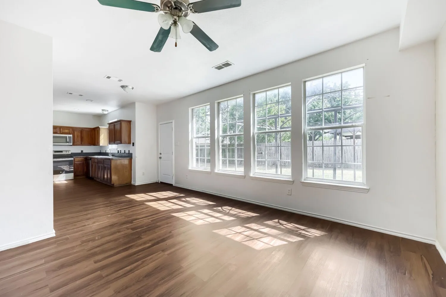 Single Family Residence For Sale in Dallas County , 2709 Maci Court, Seagoville, Texas 75159, 4 Bedroom, 3 Bathroom, 2 Garage spaces, 2,316 Sqft, built in 2007, mls#21356967, Real Estate Agent in Seagoville, Homes For Sale in Dallas county, Homes For Sale in Seagoville, Realtor in Seagoville Texas, Real Estate Brokerage Independent Realty Texas, Luminita Cordes Realtor