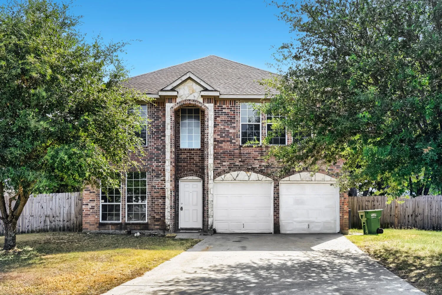 Single Family Residence For Sale in Dallas County , 2709 Maci Court, Seagoville, Texas 75159, 4 Bedroom, 3 Bathroom, 2 Garage spaces, 2,316 Sqft, built in 2007, mls#21356967, Real Estate Agent in Seagoville, Homes For Sale in Dallas county, Homes For Sale in Seagoville, Realtor in Seagoville Texas, Real Estate Brokerage Independent Realty Texas, Luminita Cordes Realtor